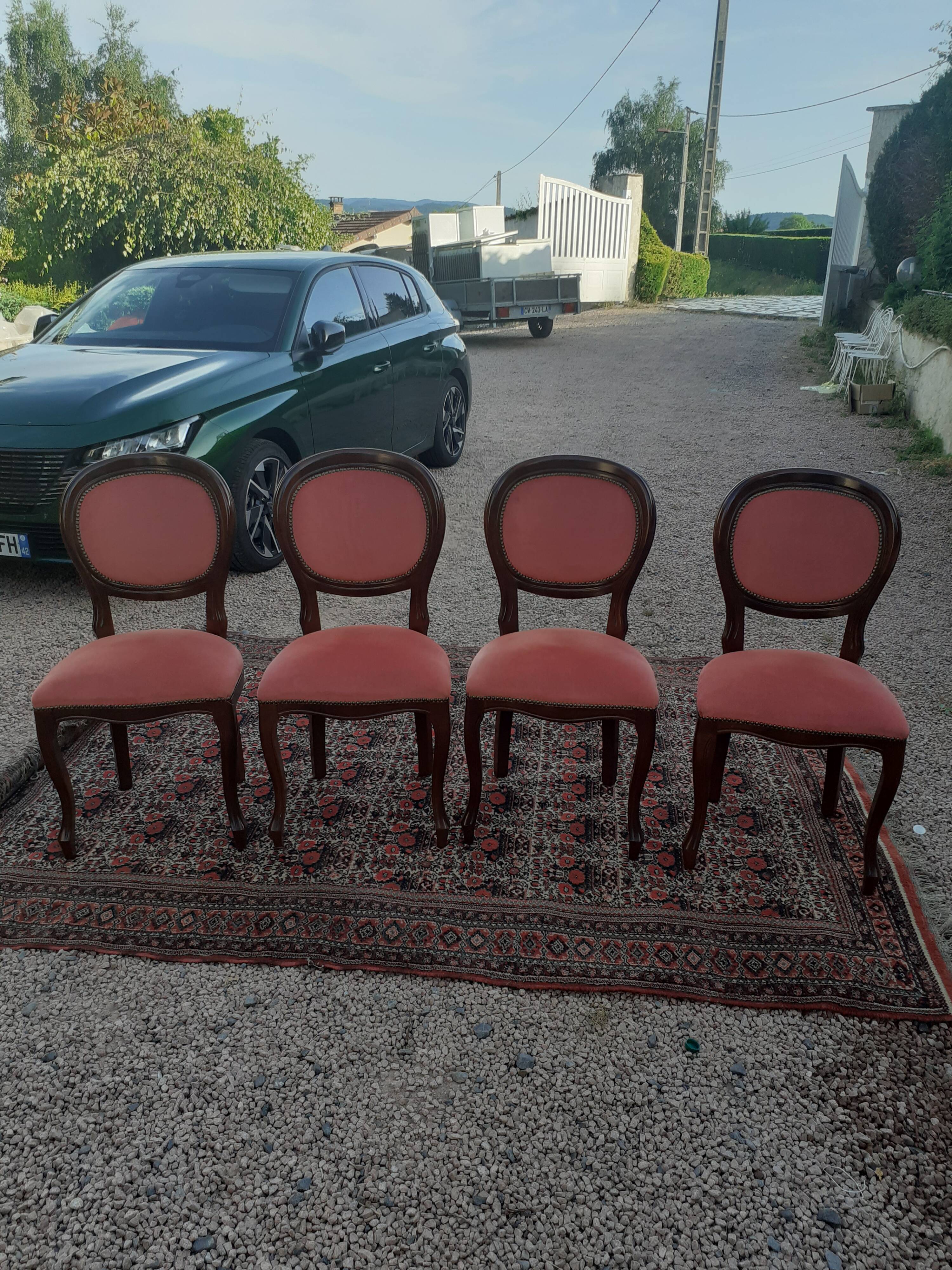 Medallion chairs