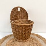 Ancien cache-pot en rotin à suspendre
