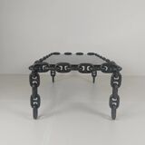 Table basse vintage brutaliste en fer noir à mailles de chaîne avec verre fumé d'origine, années 70