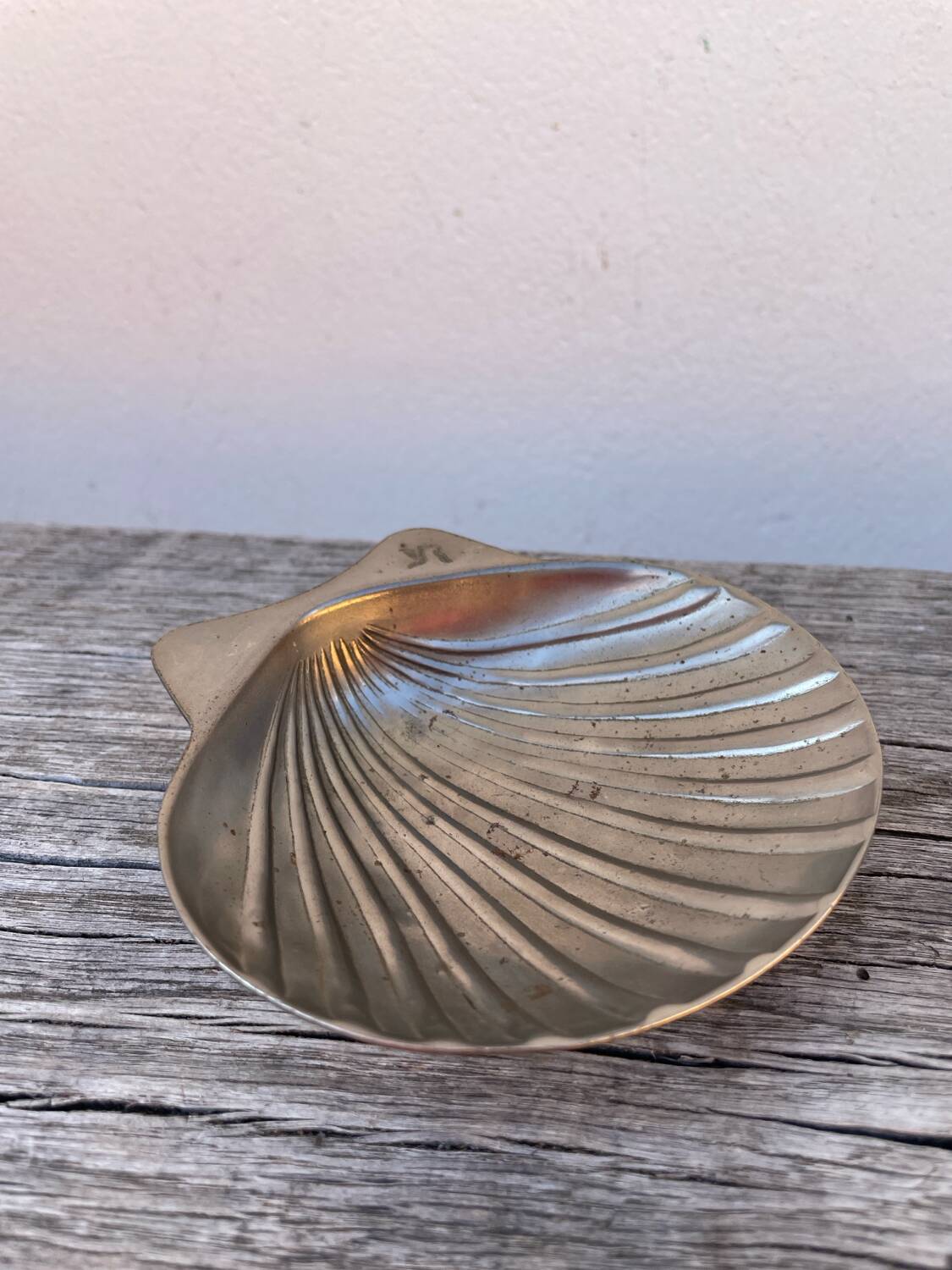 Silver-plated metal shell bowl