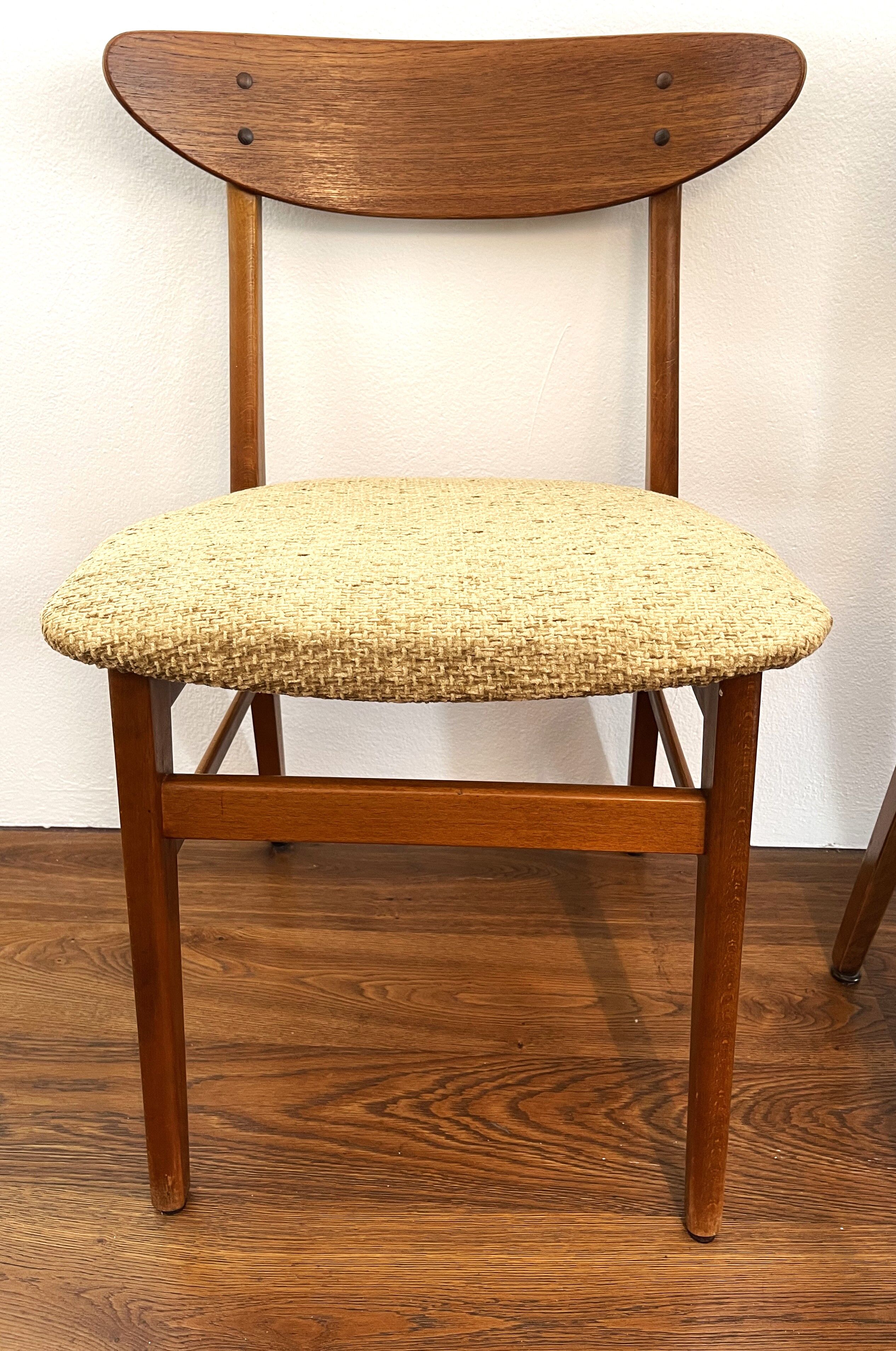 4 chaises scandinaves vintage