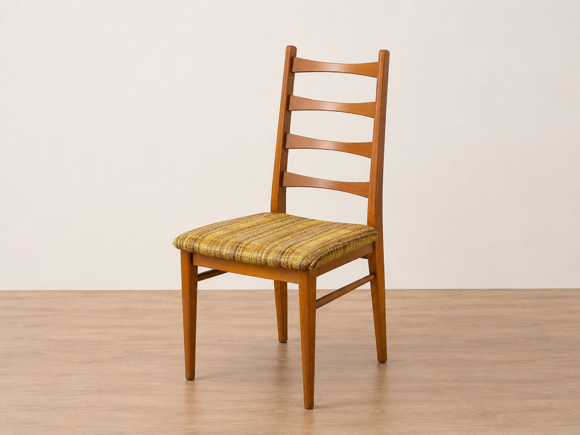 Set of 4 vintage Scandinavian chairs - Teak and mustard fabric