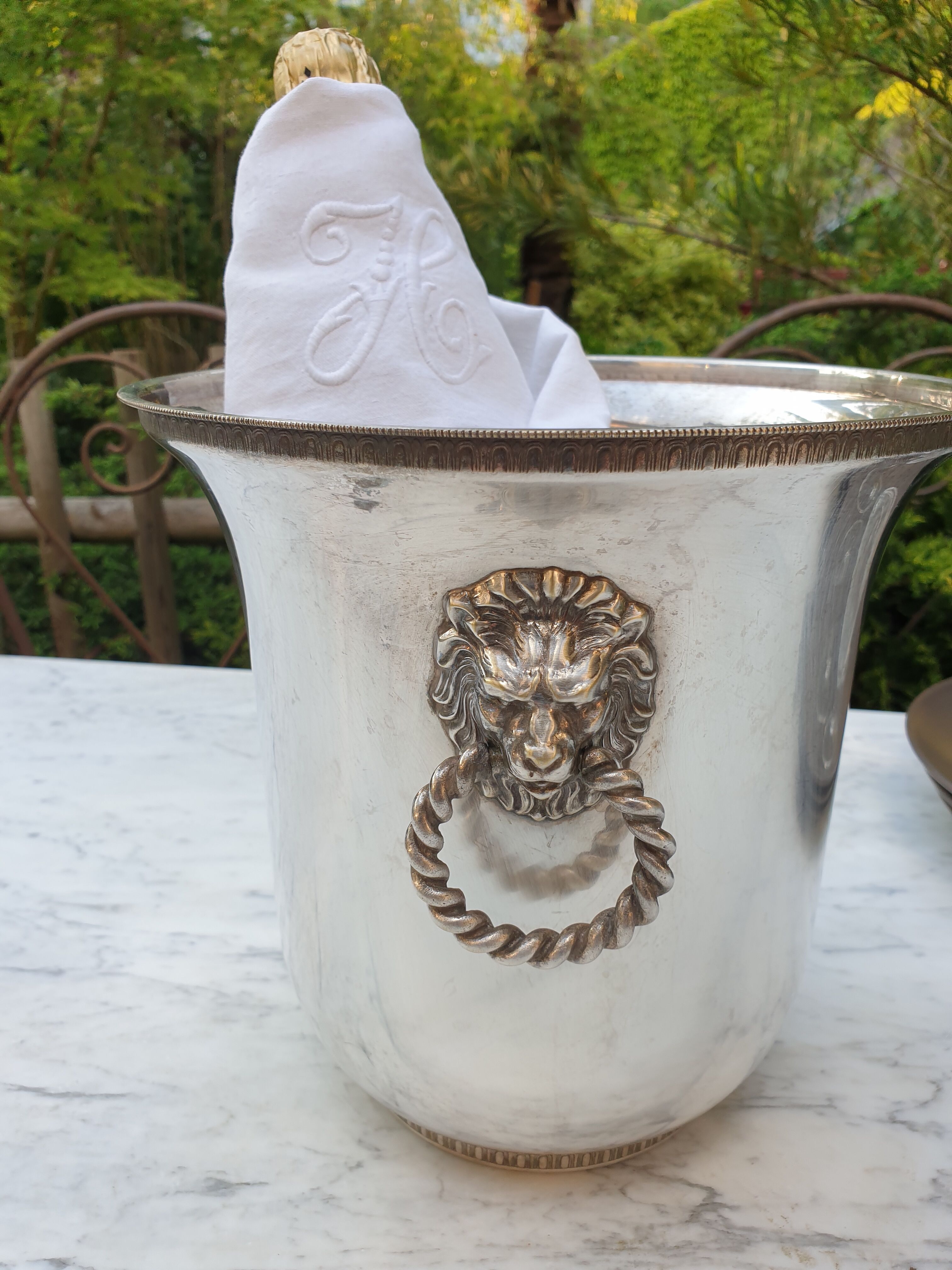 Champagne bucket decoration lion's head in silver metal