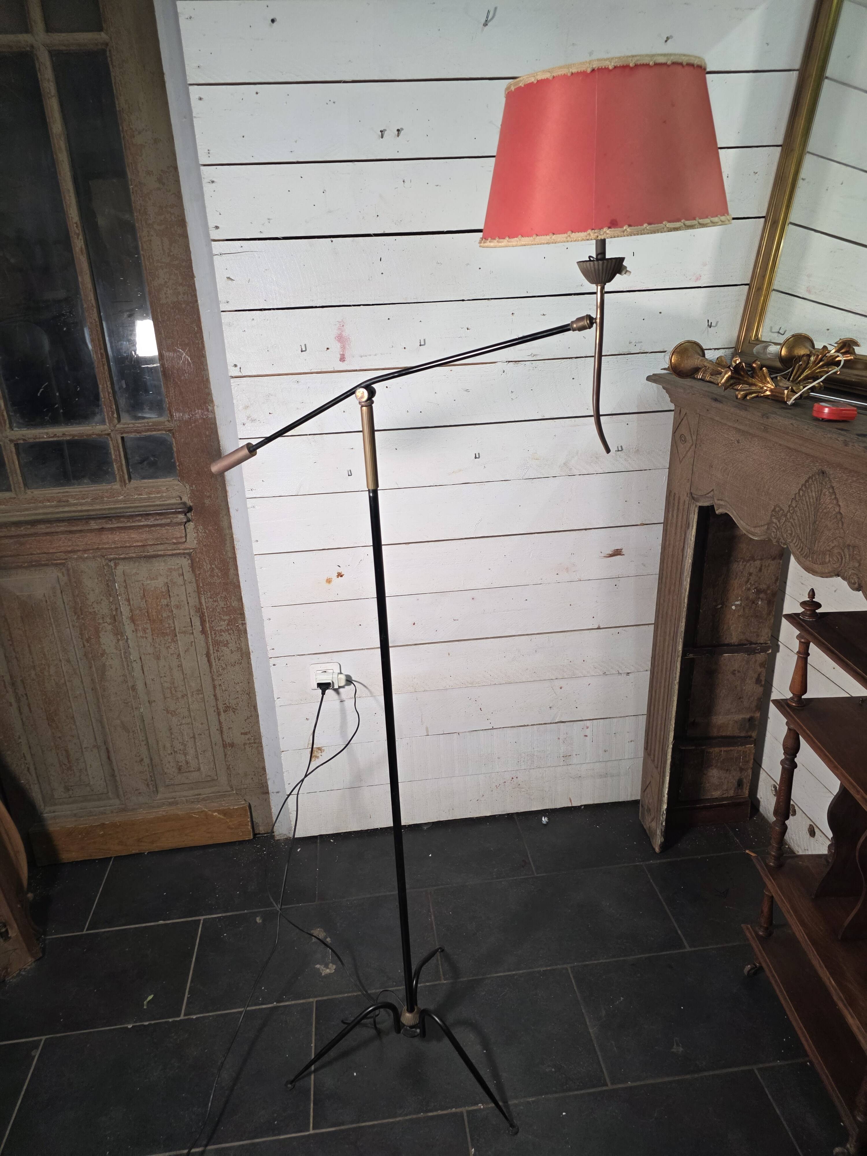 ​Lampadaire tripode à contrepoids Maison Lunel ,Années 50
