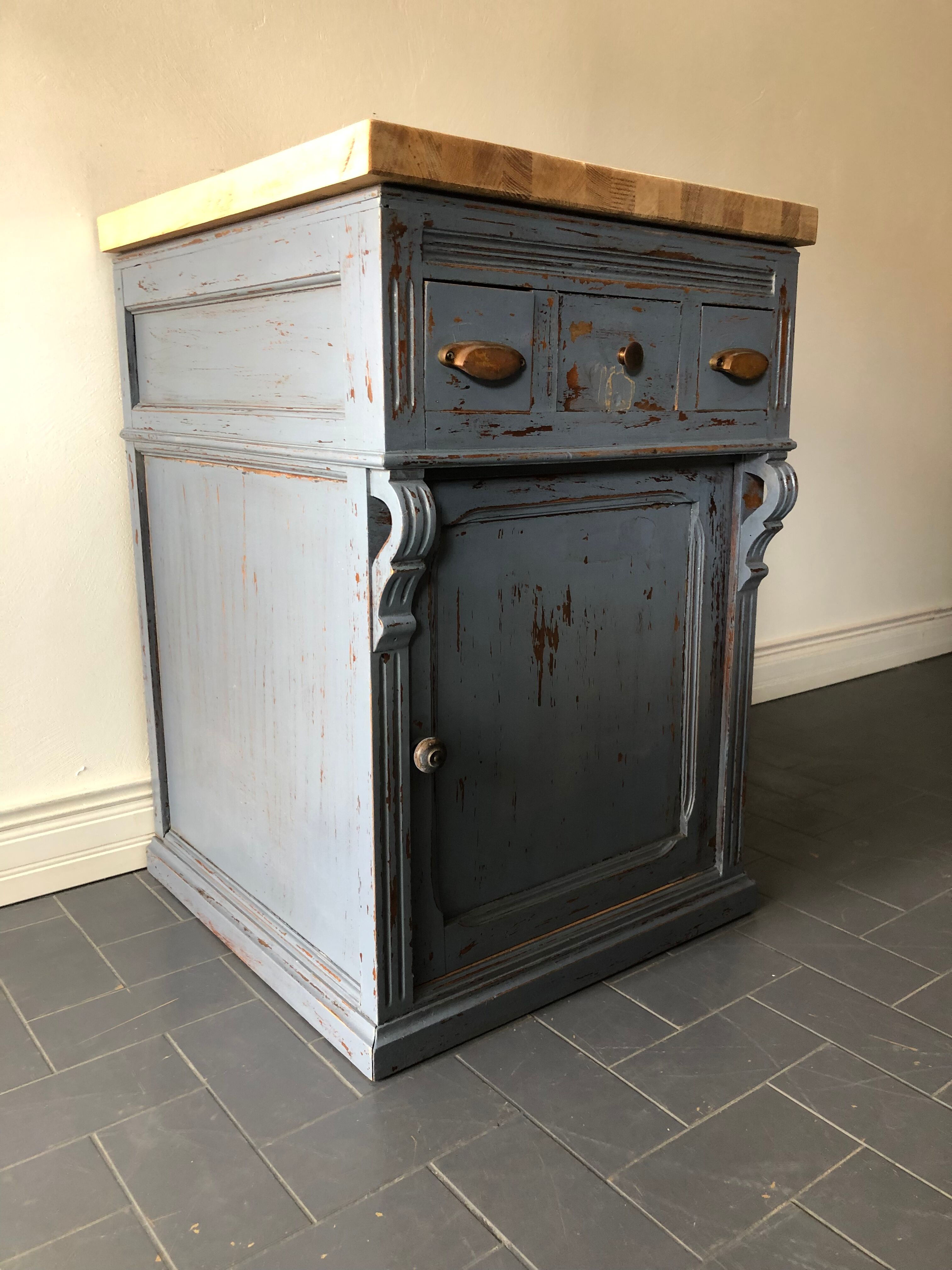 Comptoir de caisse meuble de métier ancien.