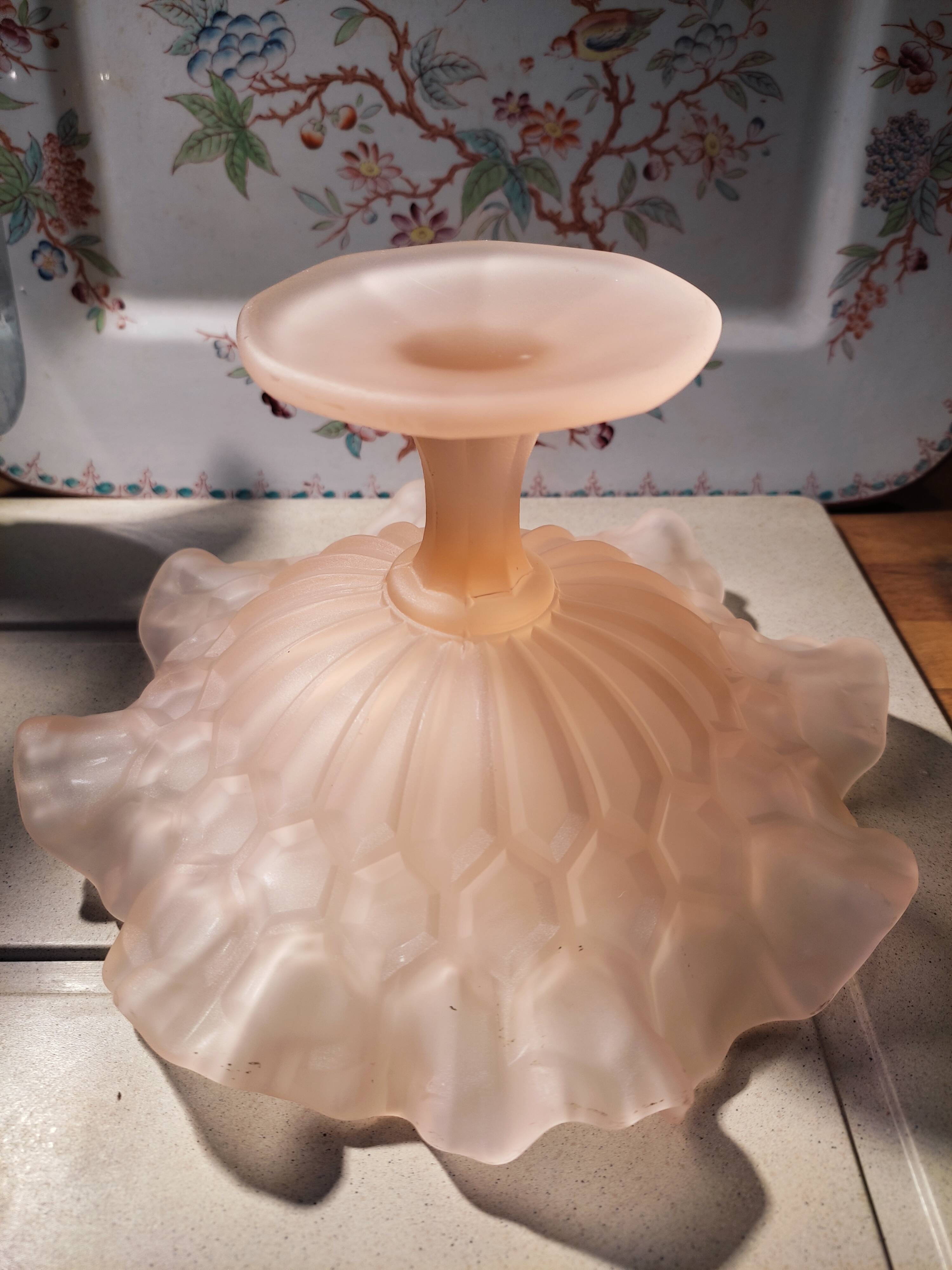 Powder pink and frosted compotier