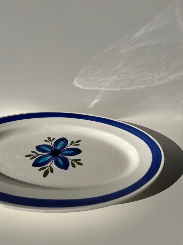 Plat sunny motif floral bleu stylisé Sarreguemines