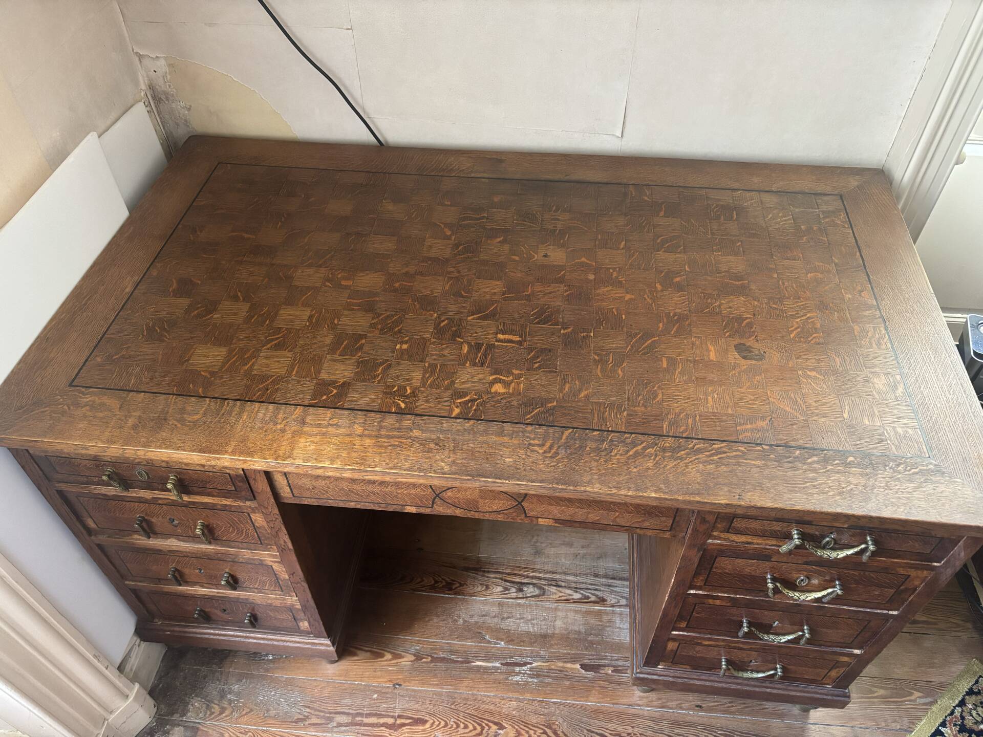 Bureau de ministre à caissons
