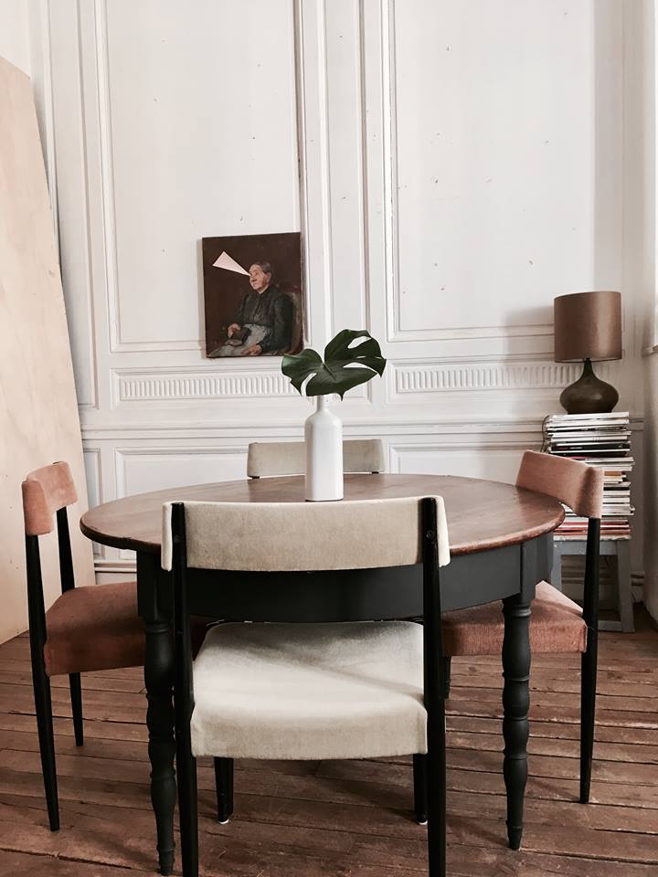 Round table solid wood old