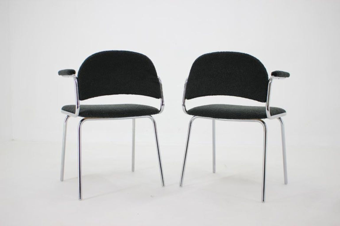 Paire de fauteuils tchèques en acier chromé tubulaire et tissu bouclé, années 1970