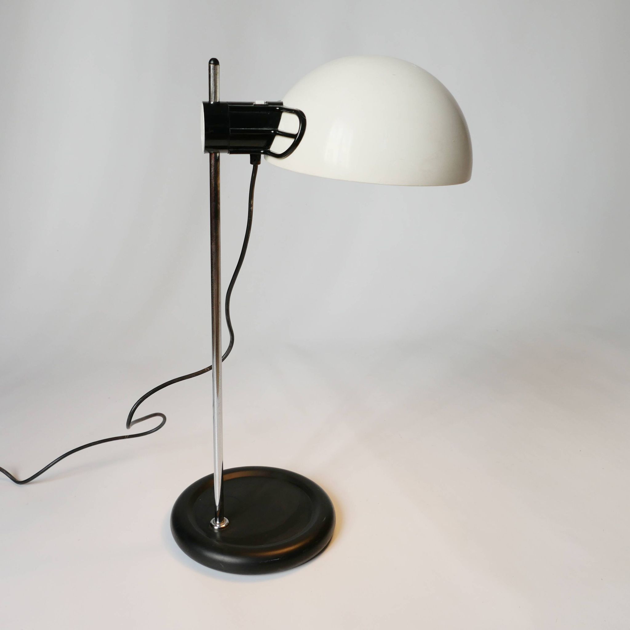Guzzini lamp 1970s design 1970