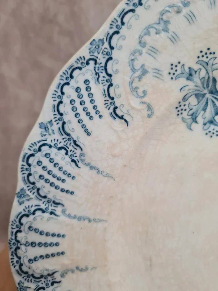 Antique plate Saint-Amand & Hamage Regency model – blue lace decoration