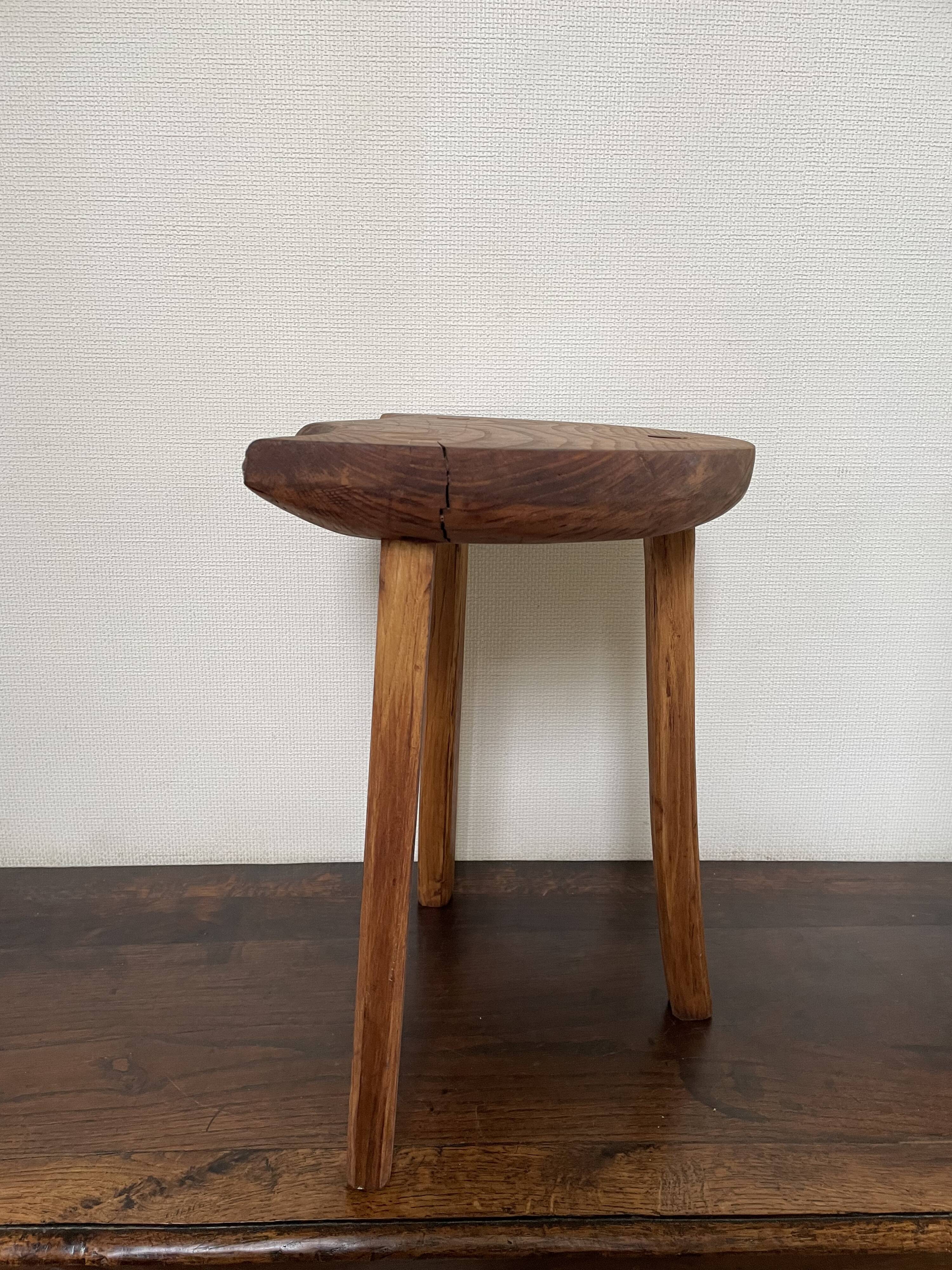 Tabouret tripode