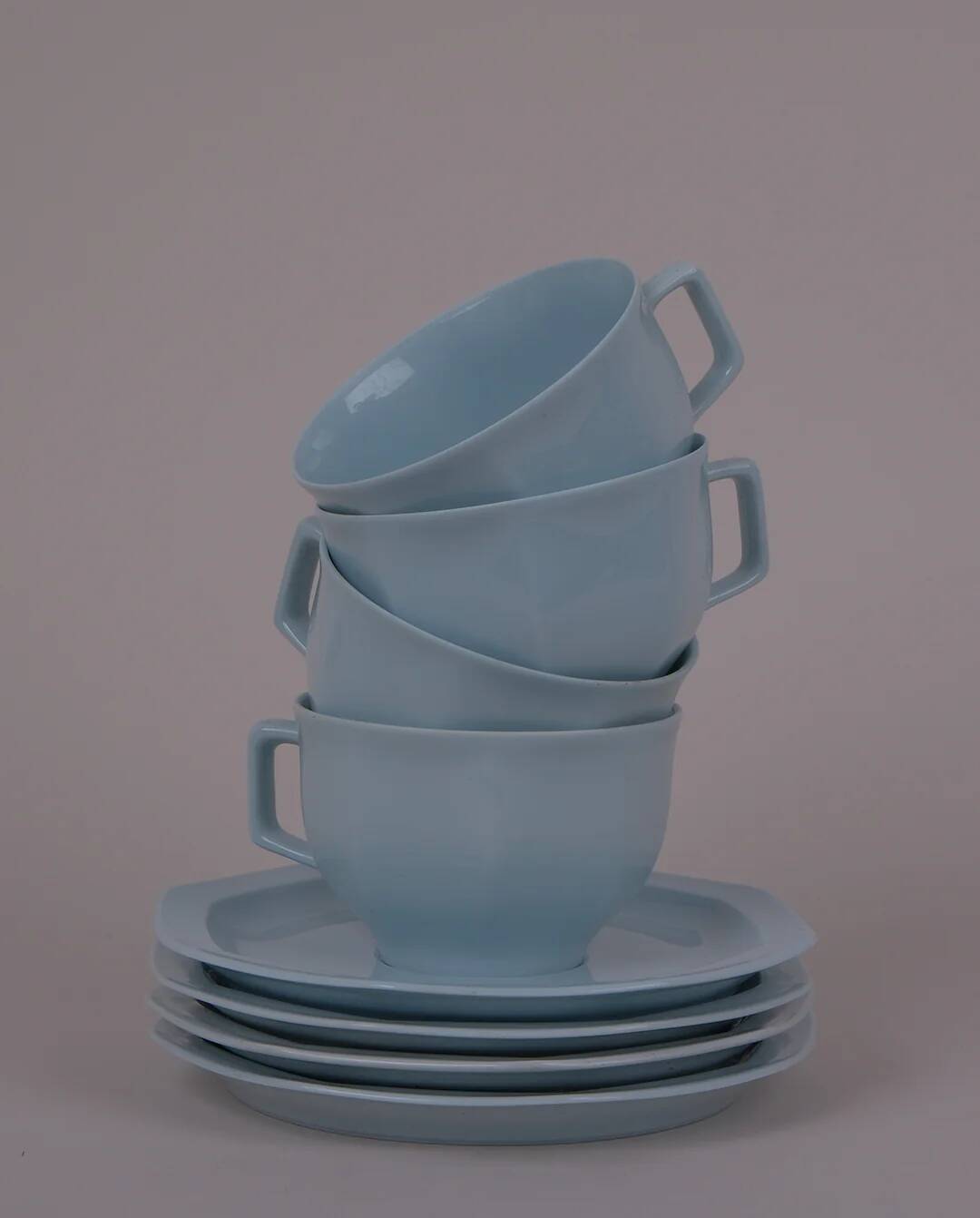 Porcelain cups and saucers x4