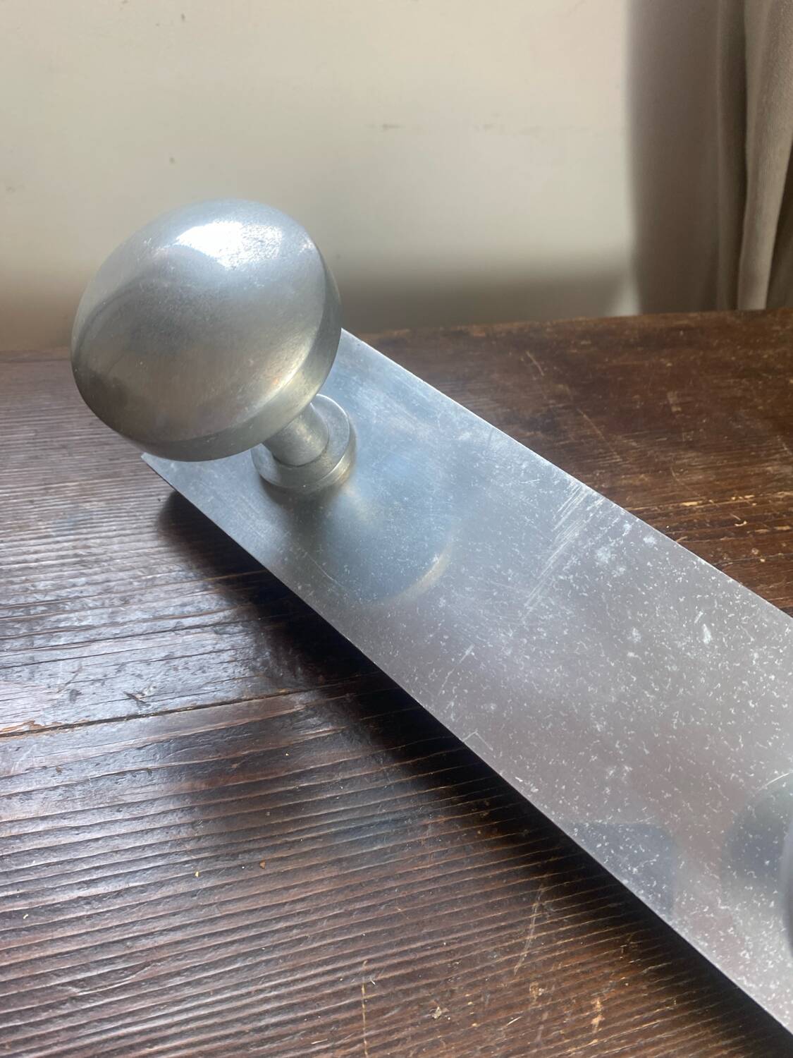 Patère en bois et aluminium