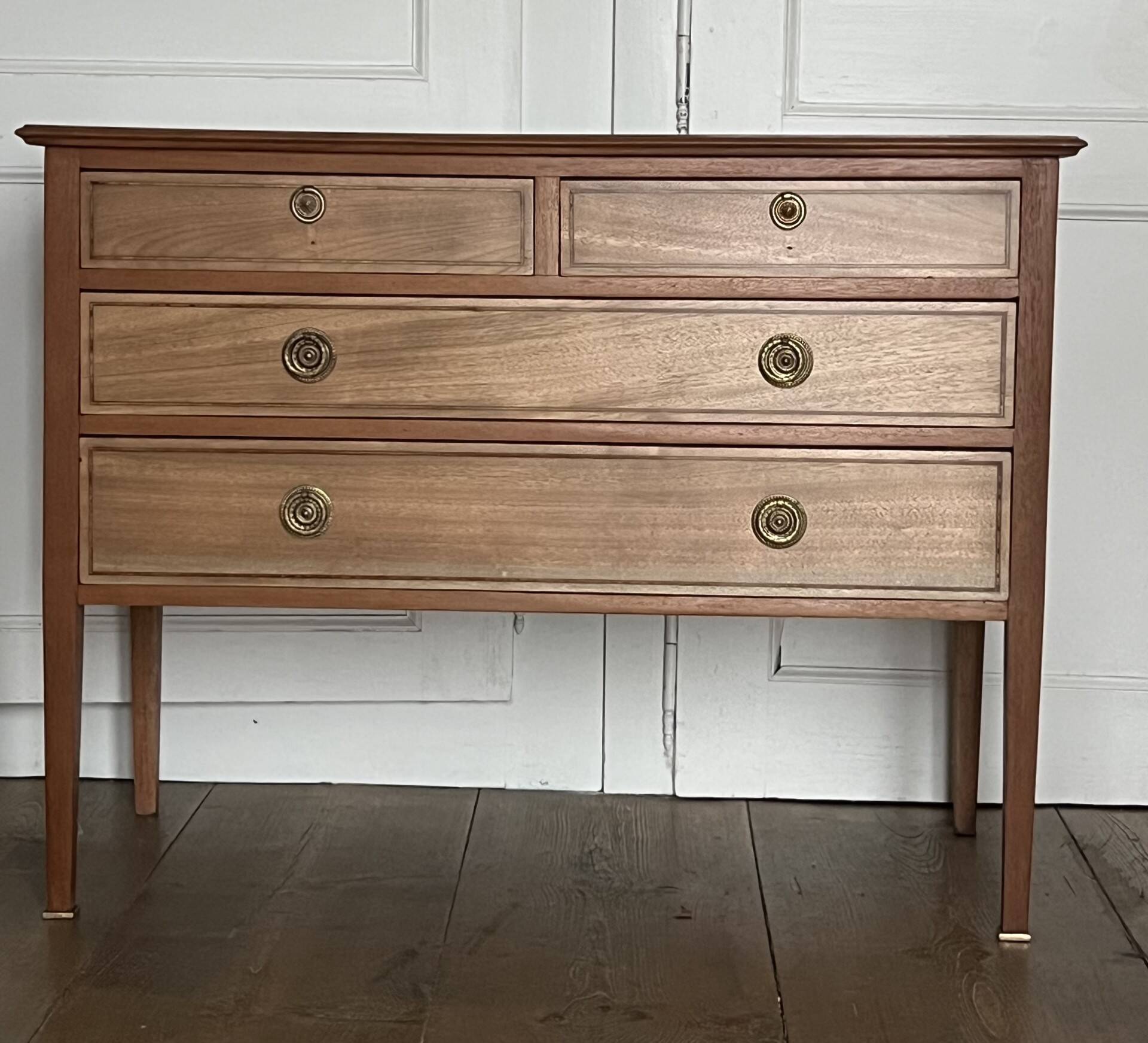 classic commode