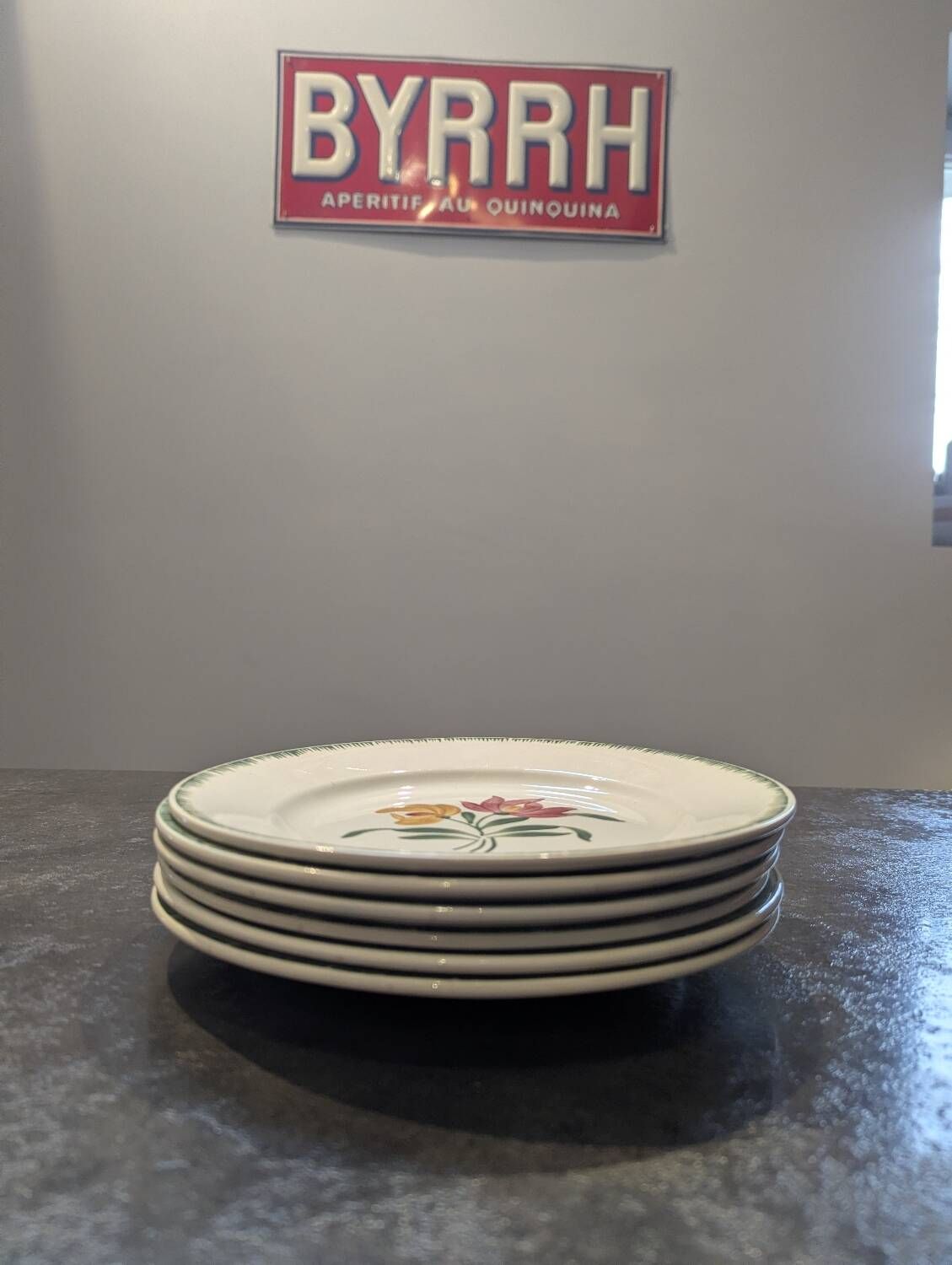 Lot of 6 antique flat plates Digoin Sarreguemines model Boby in very good condition.