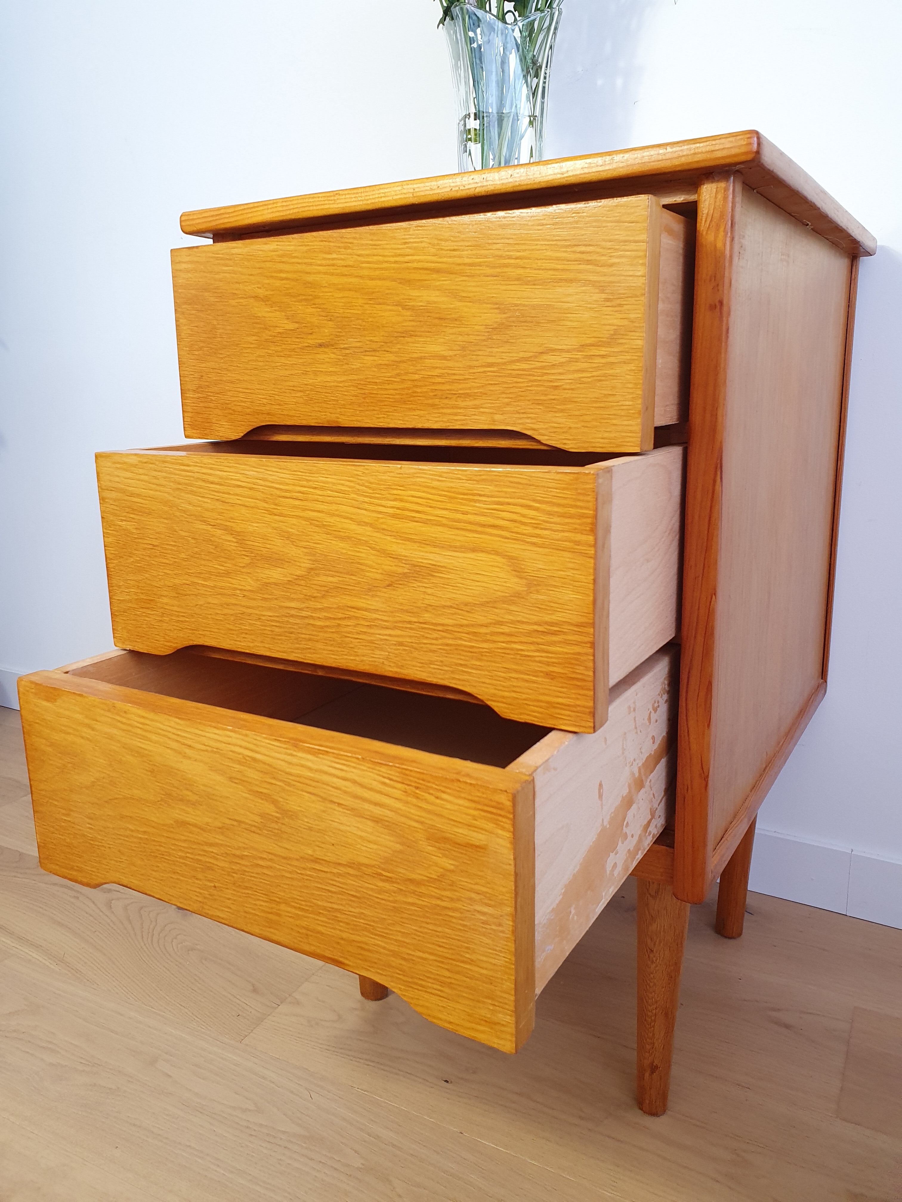 Vintage chest of drawers
