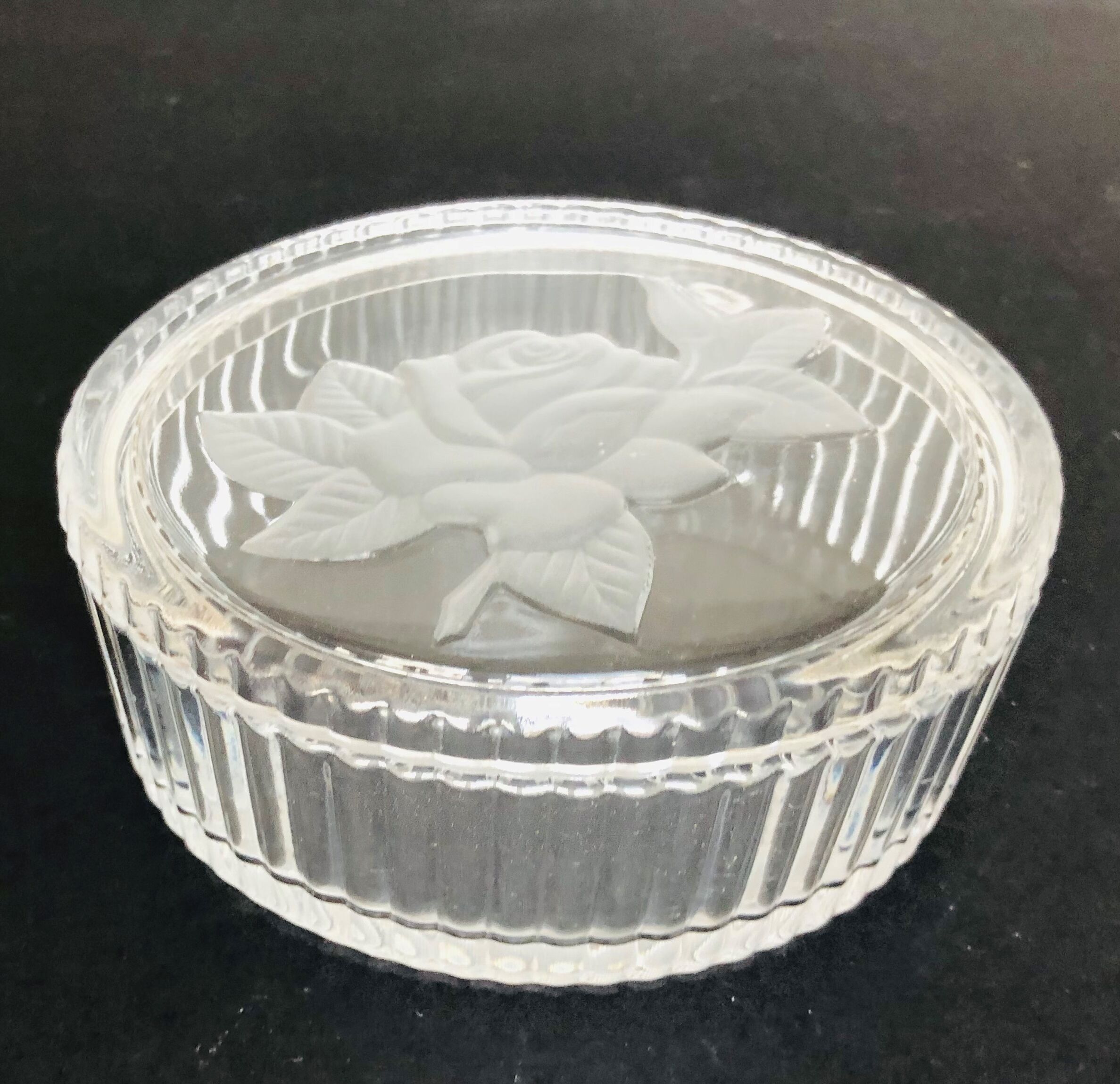 Oval glass box with pink engraved decoration