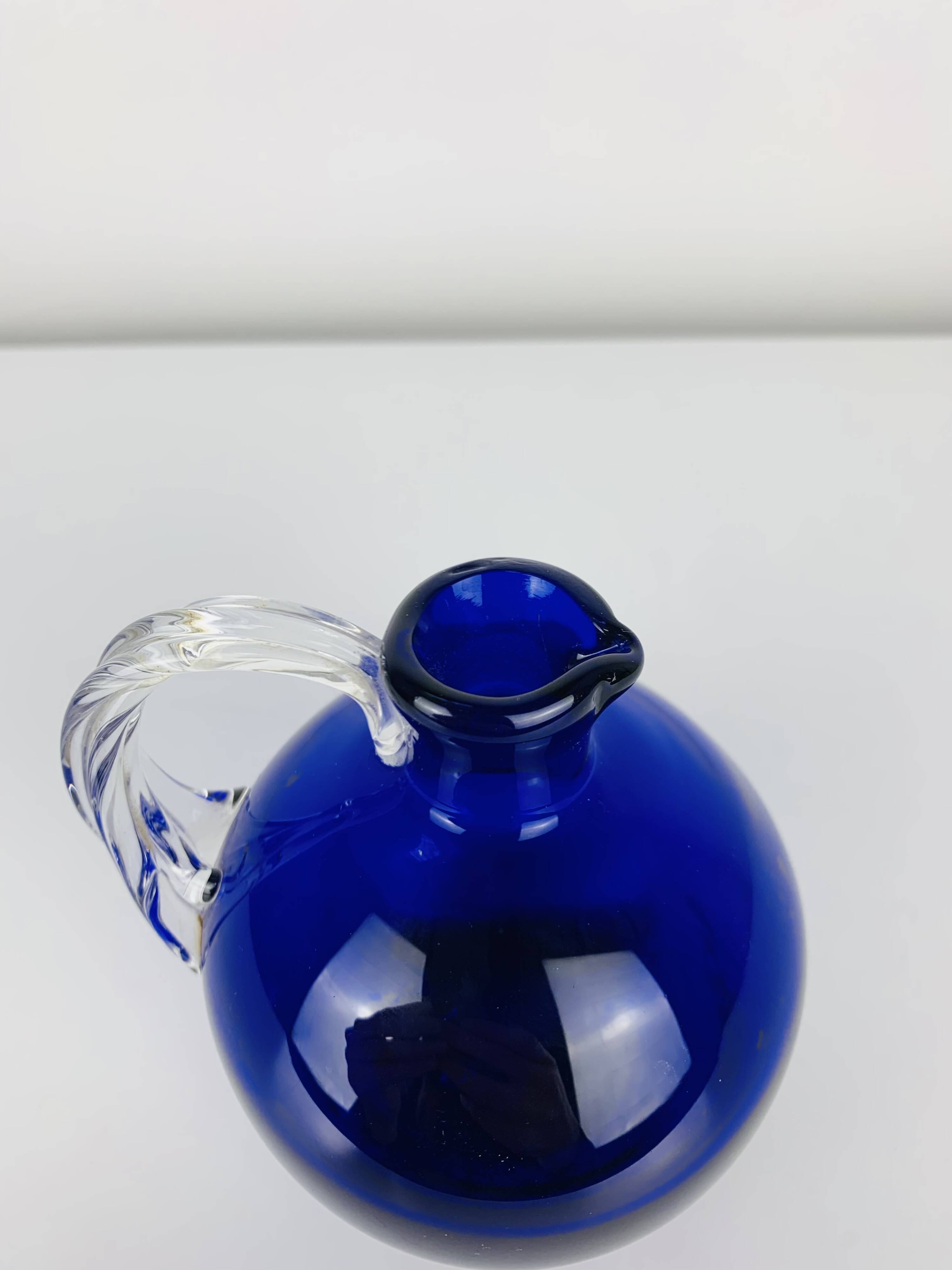 Vase rond verre de Murano bleu, anse torsadée, vintage