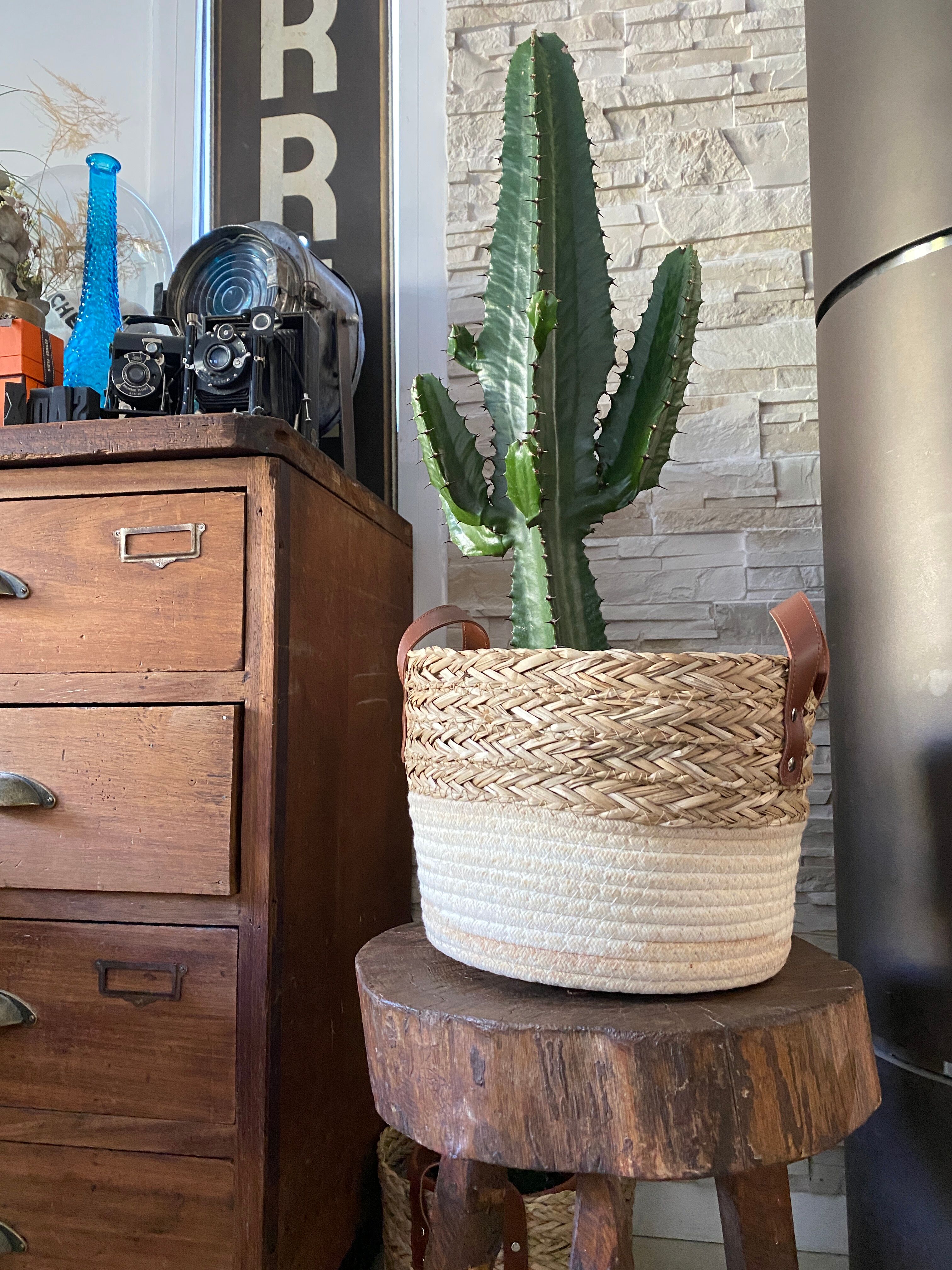 Tabouret tripode brutaliste