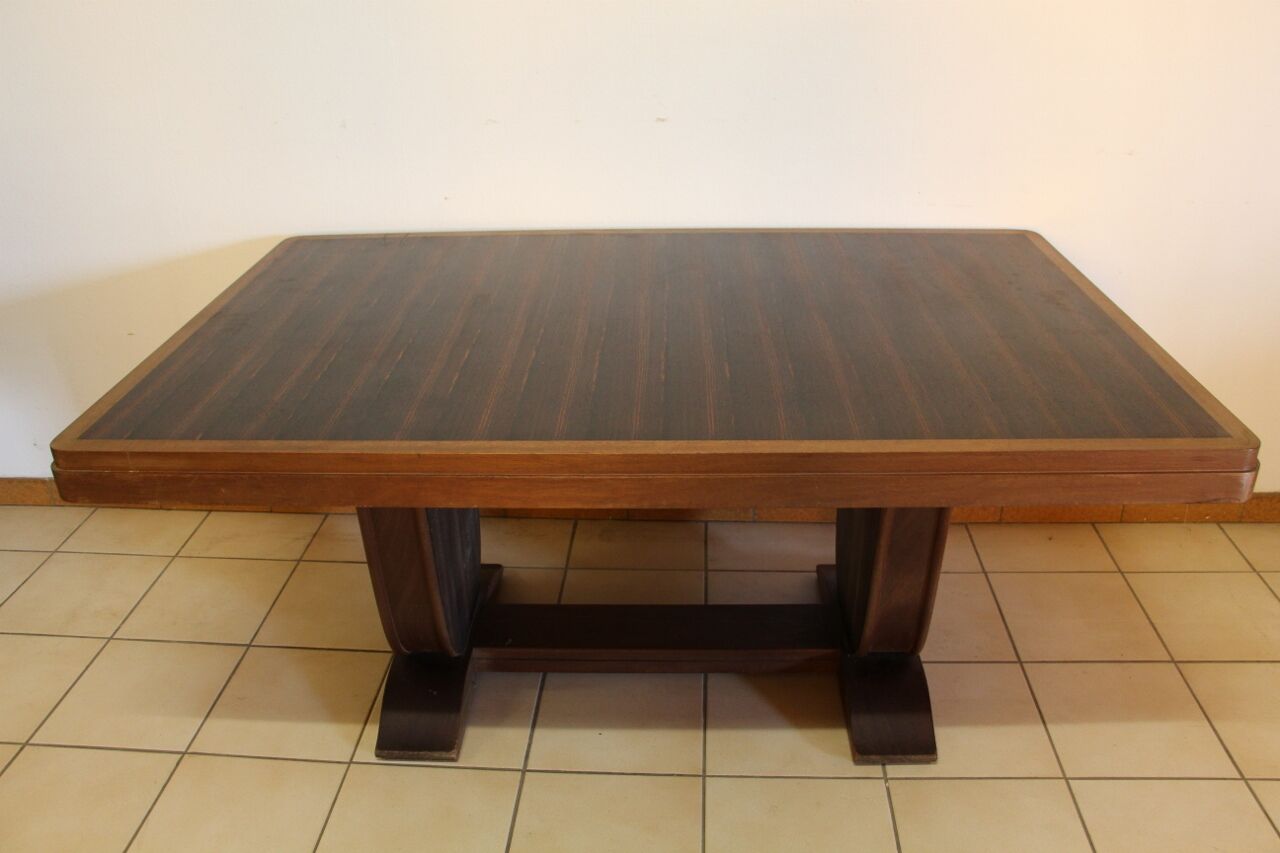 Art deco table in Macassar ebony