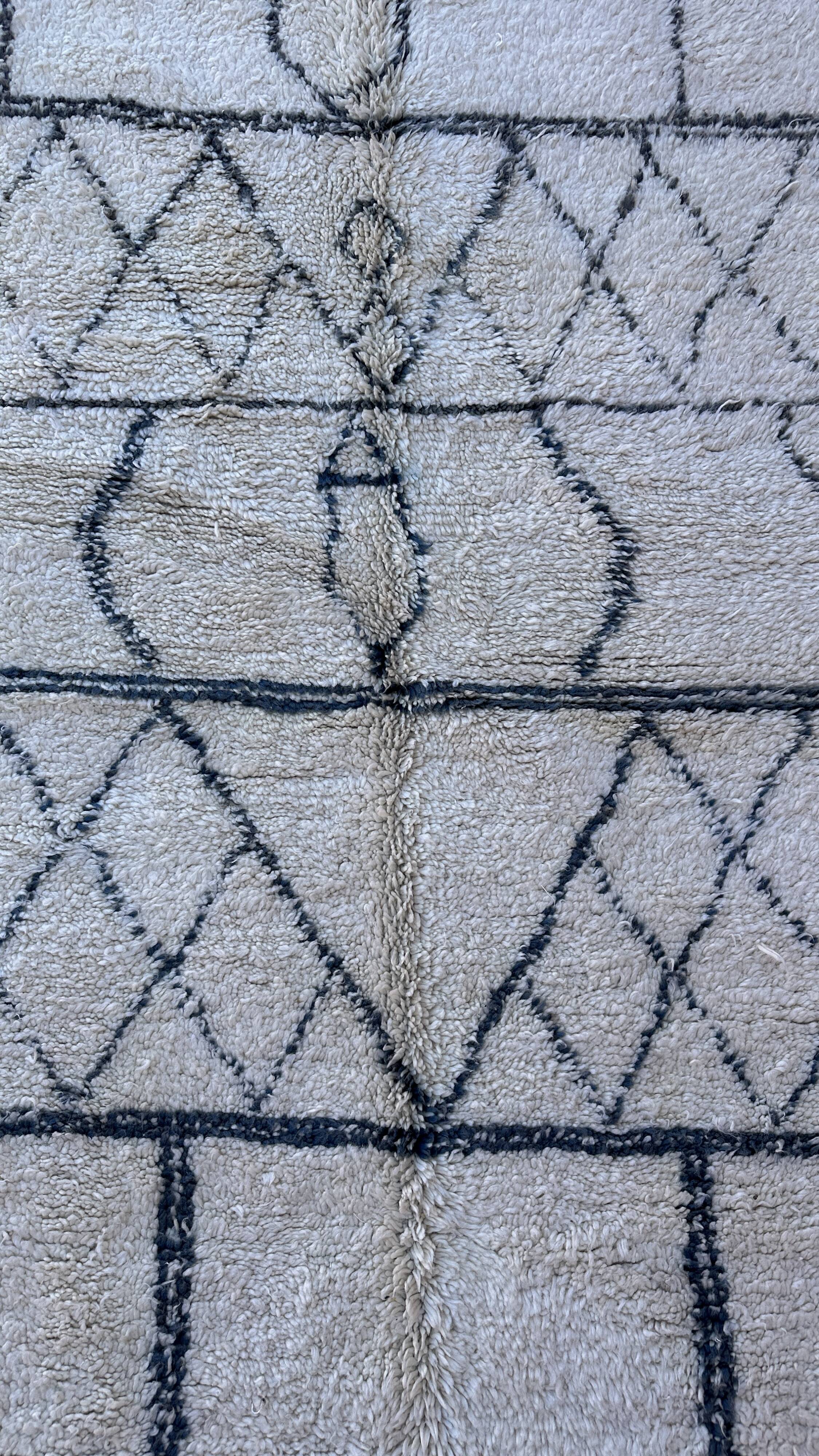 White Marmoucha Moroccan rug - 246 x 167 cm