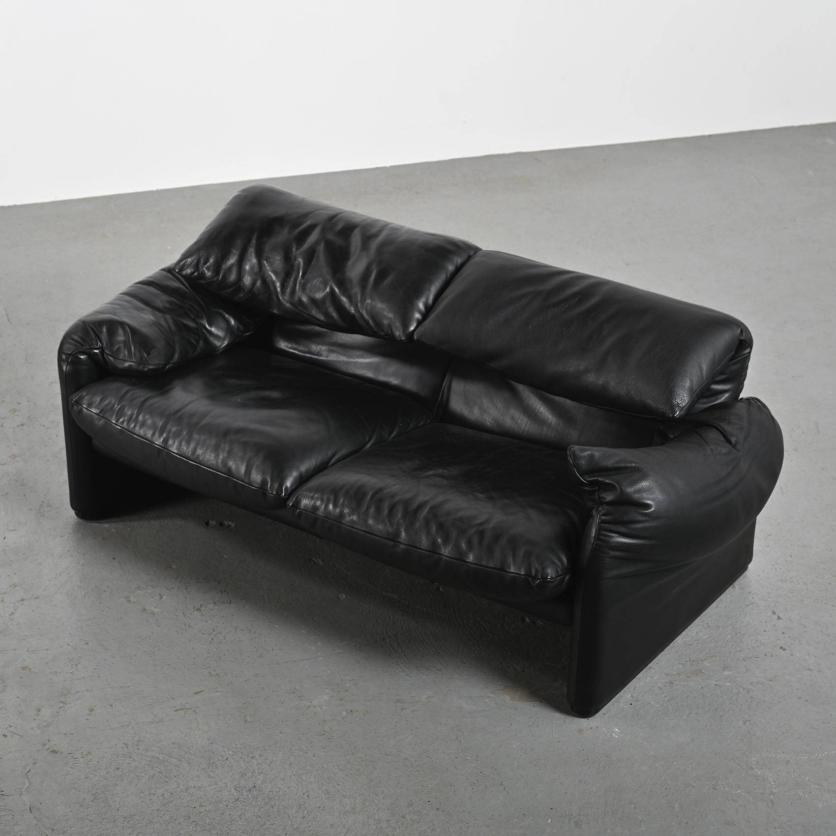 Maralunga sofa by Vico Magistretti, Cassina circa 197