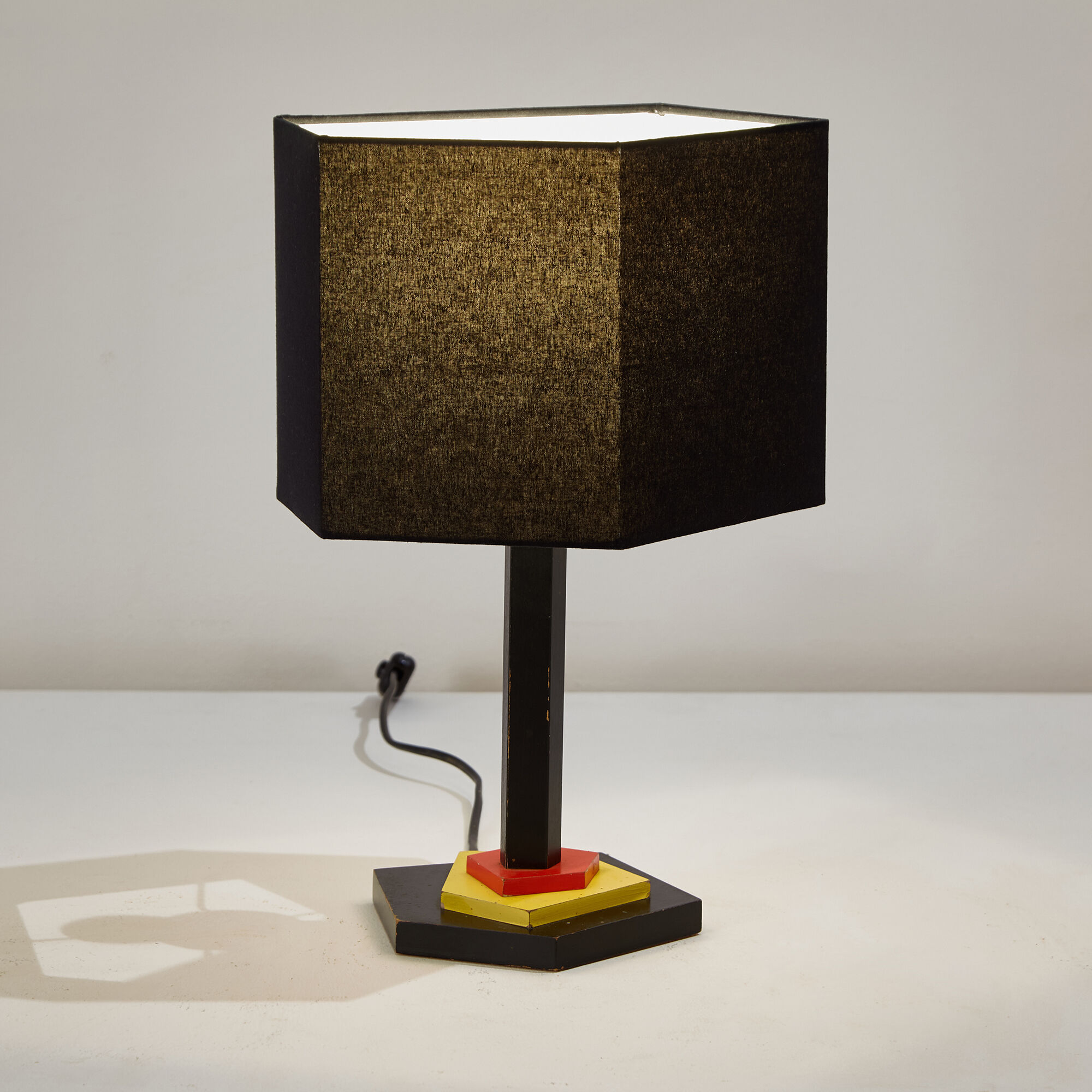 Geometric wooden table lamp