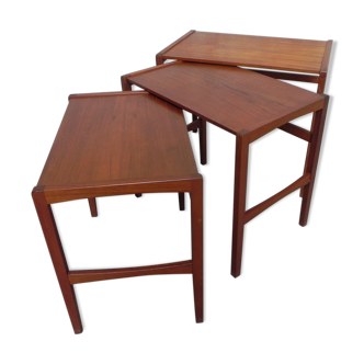 3 pull out tables