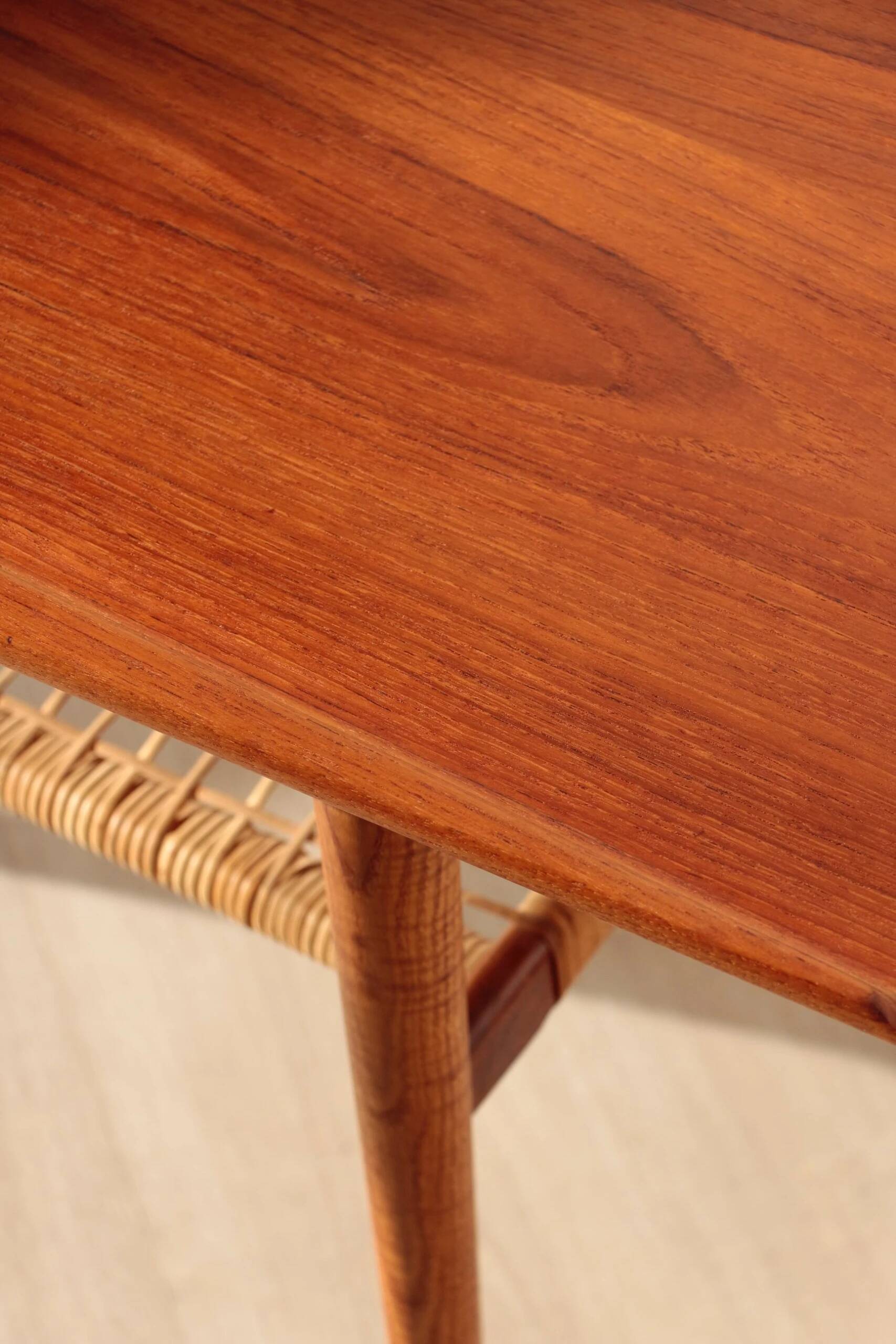 Vintage Scandinavian coffee table in teak and rattan – Danish design from the 1960s.
