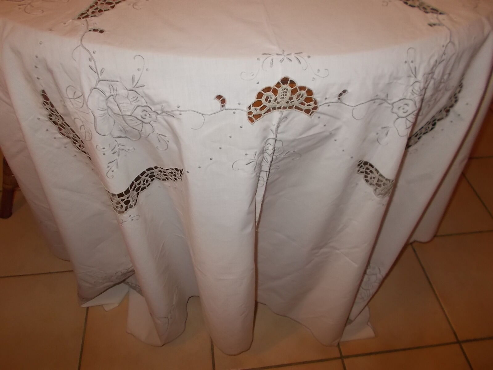 Vintage embroidered tablecloth 250 x 170 and 12 towels