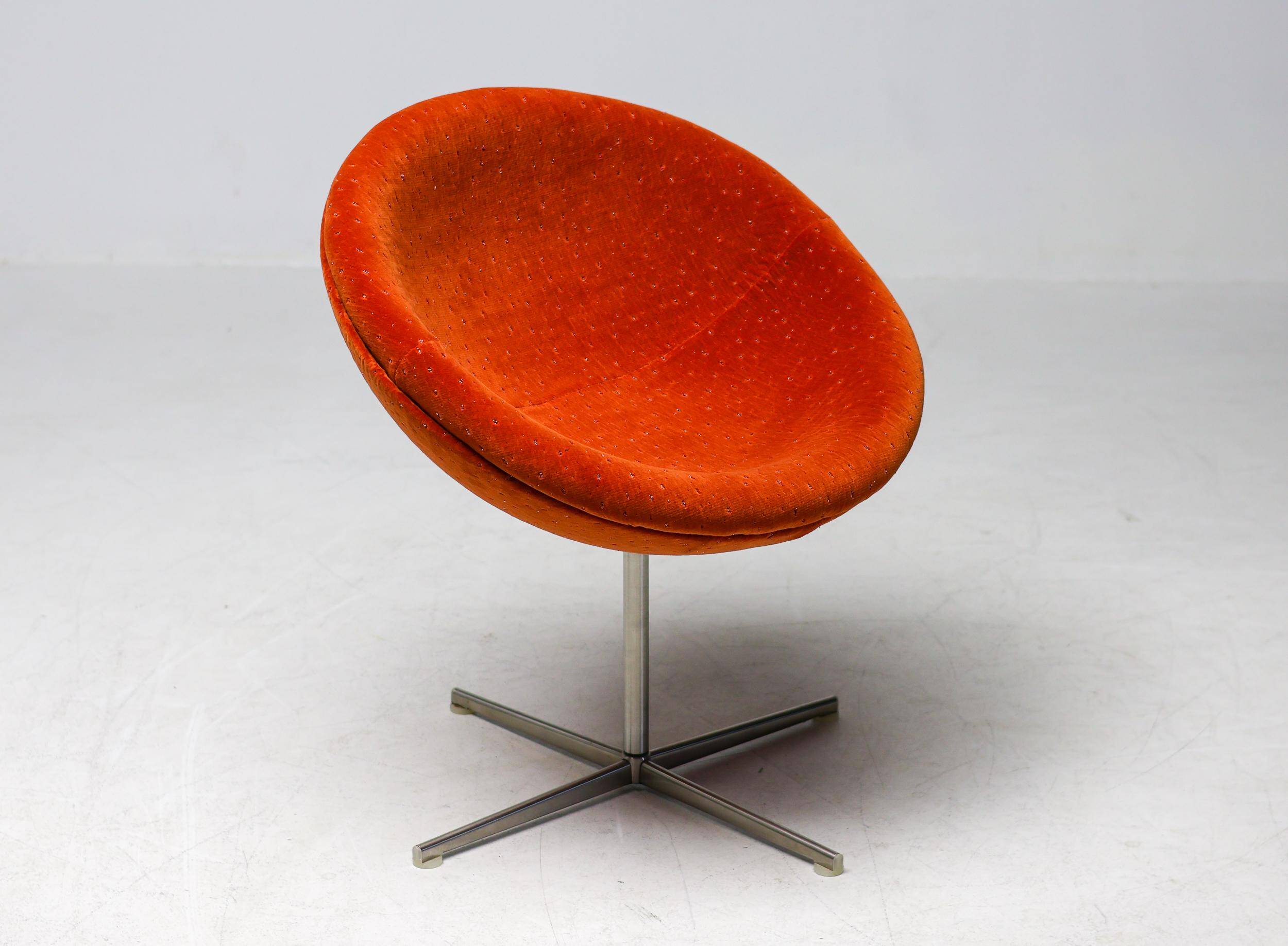 Unique chairs Tramontana Jade and Ember Velvet Verner Panton C1