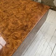 Table basse italienne laque loupe d’orme