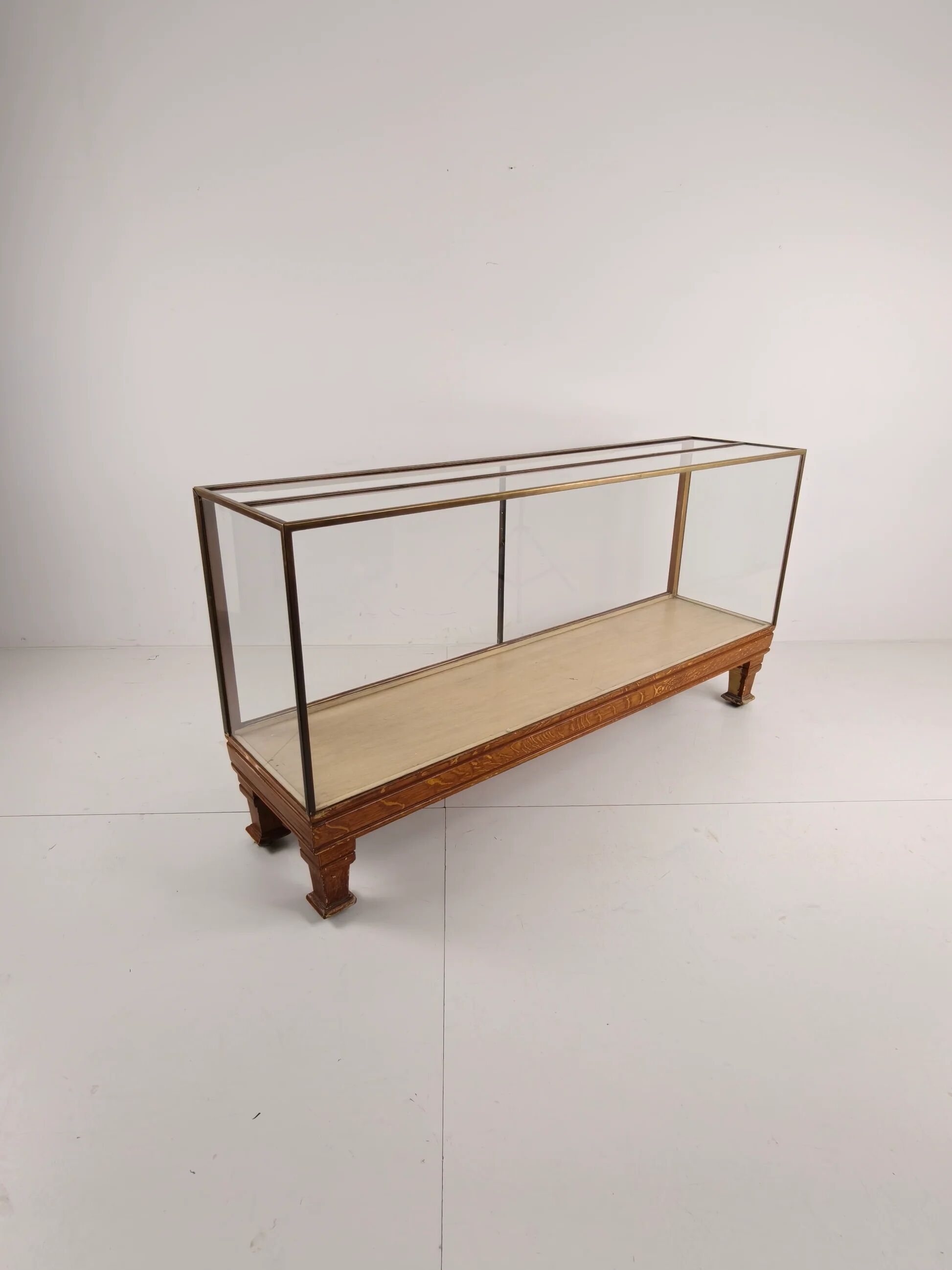 Comptoir de magasin ancien en laiton anglais – modèle étroit avec mesures en yards