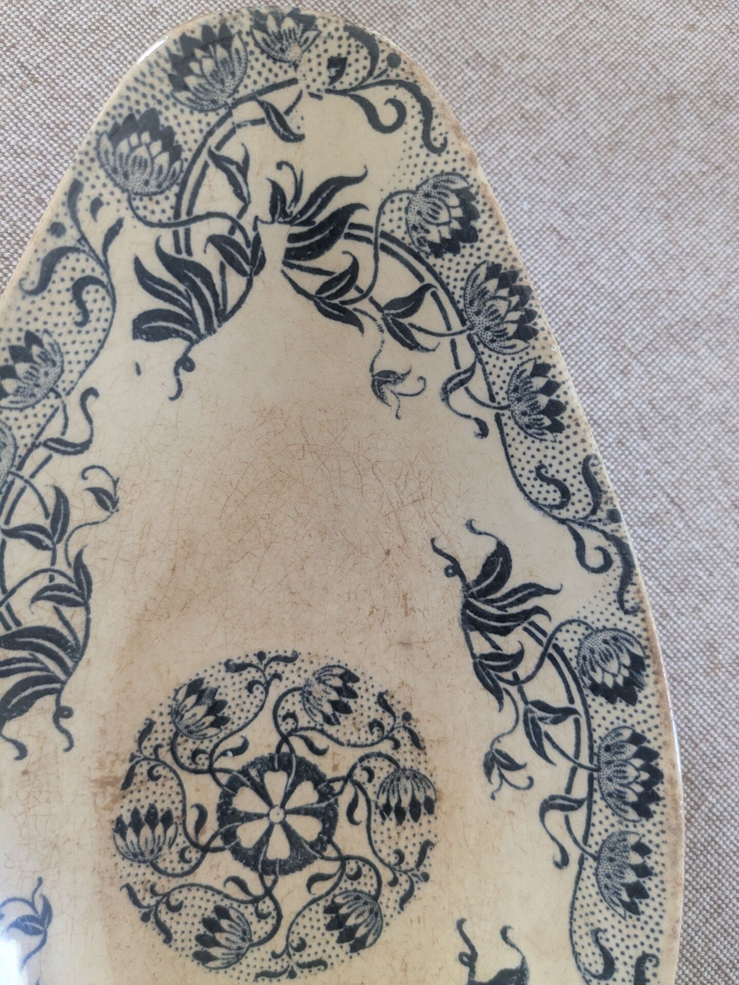 Two Sarreguemines Roxane dishes.