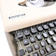 Machine à écrire Antares taupe et chocolat vintage révisée ruban neuf
