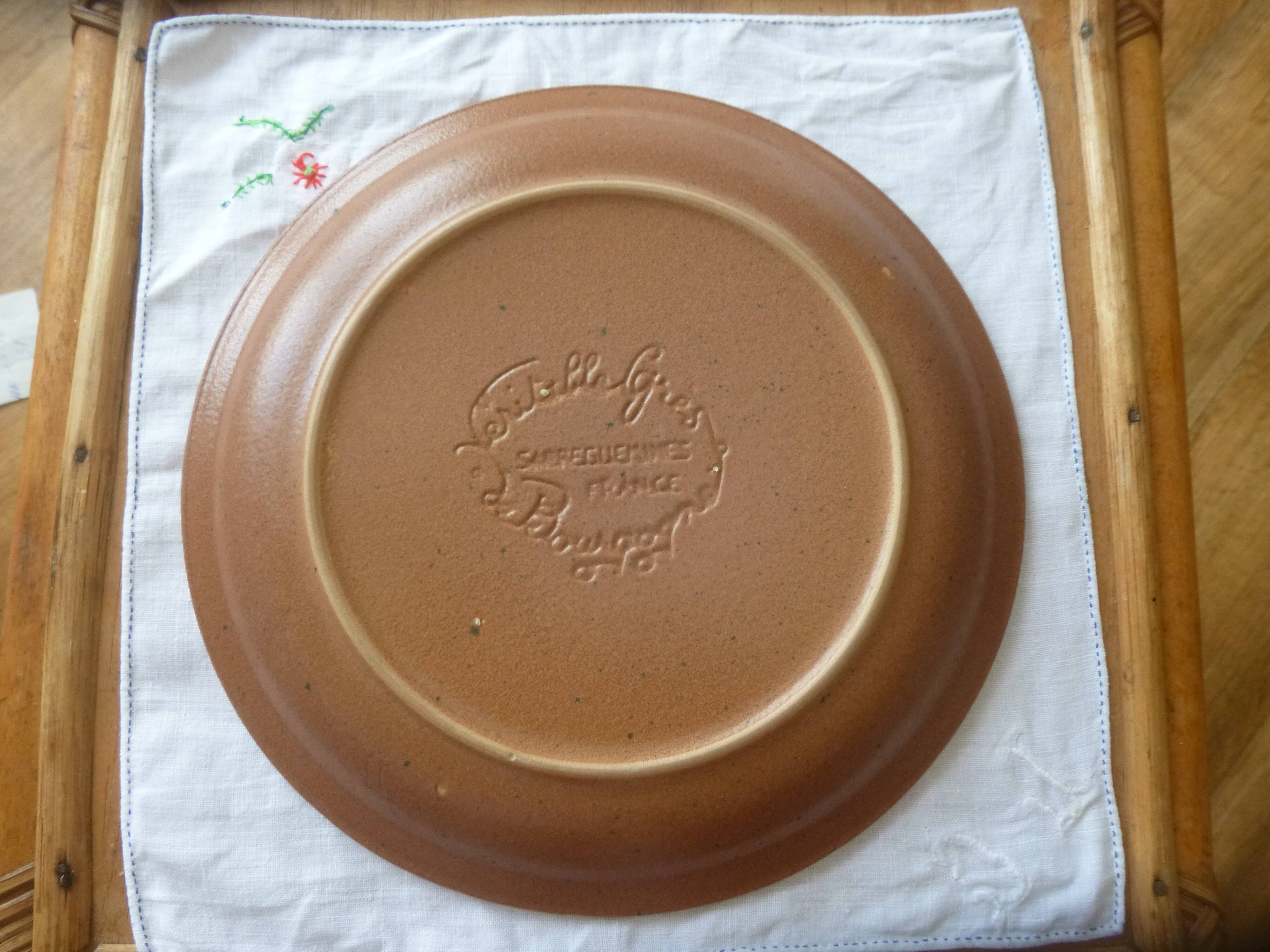 Flat plate in sarreguemines sandstone france