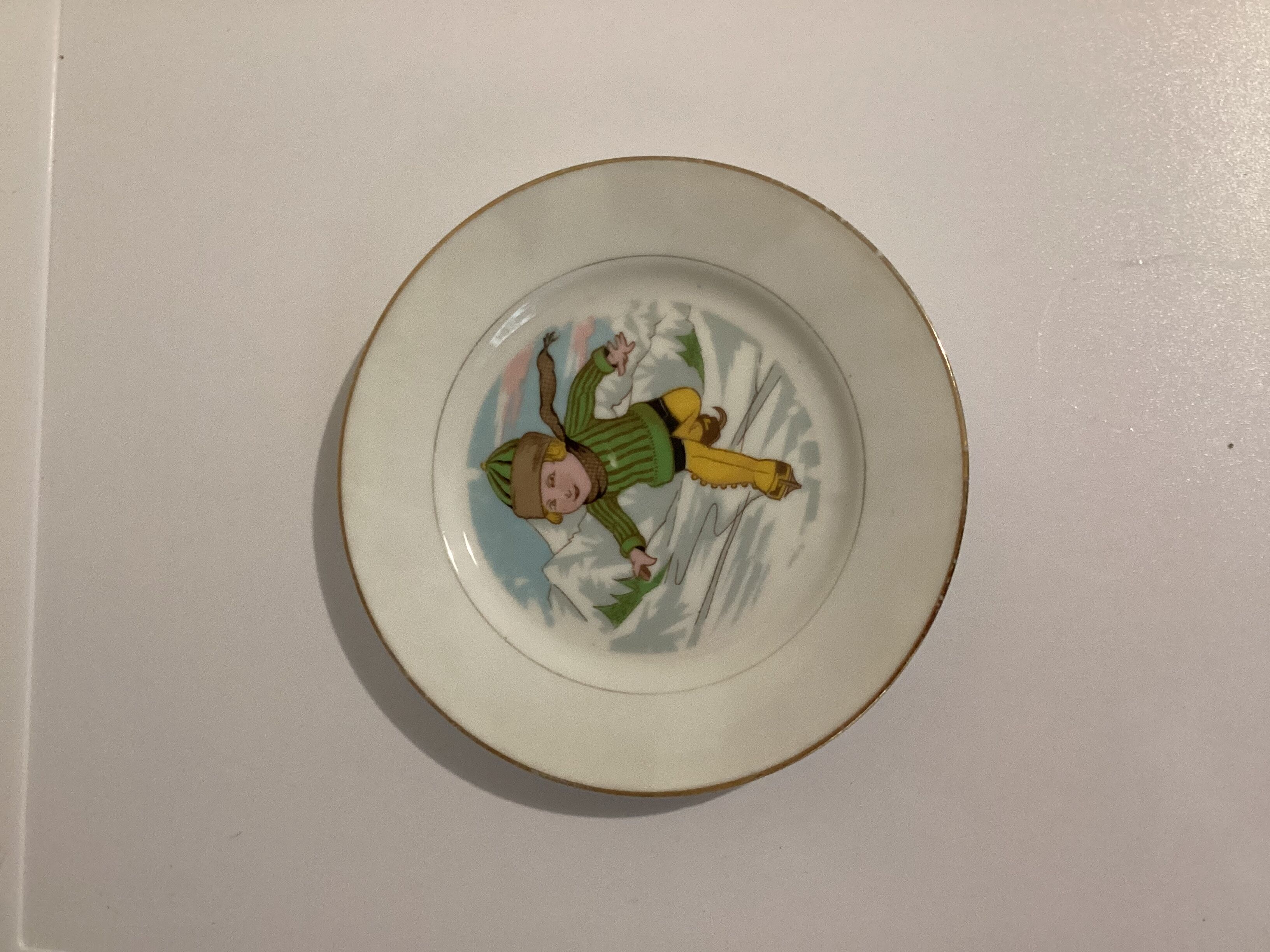 Set of 8 old dessert plates