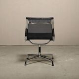 Eames Aluminum Group EA106 Dining Chairs in Black Netweave Mesh, Vitra