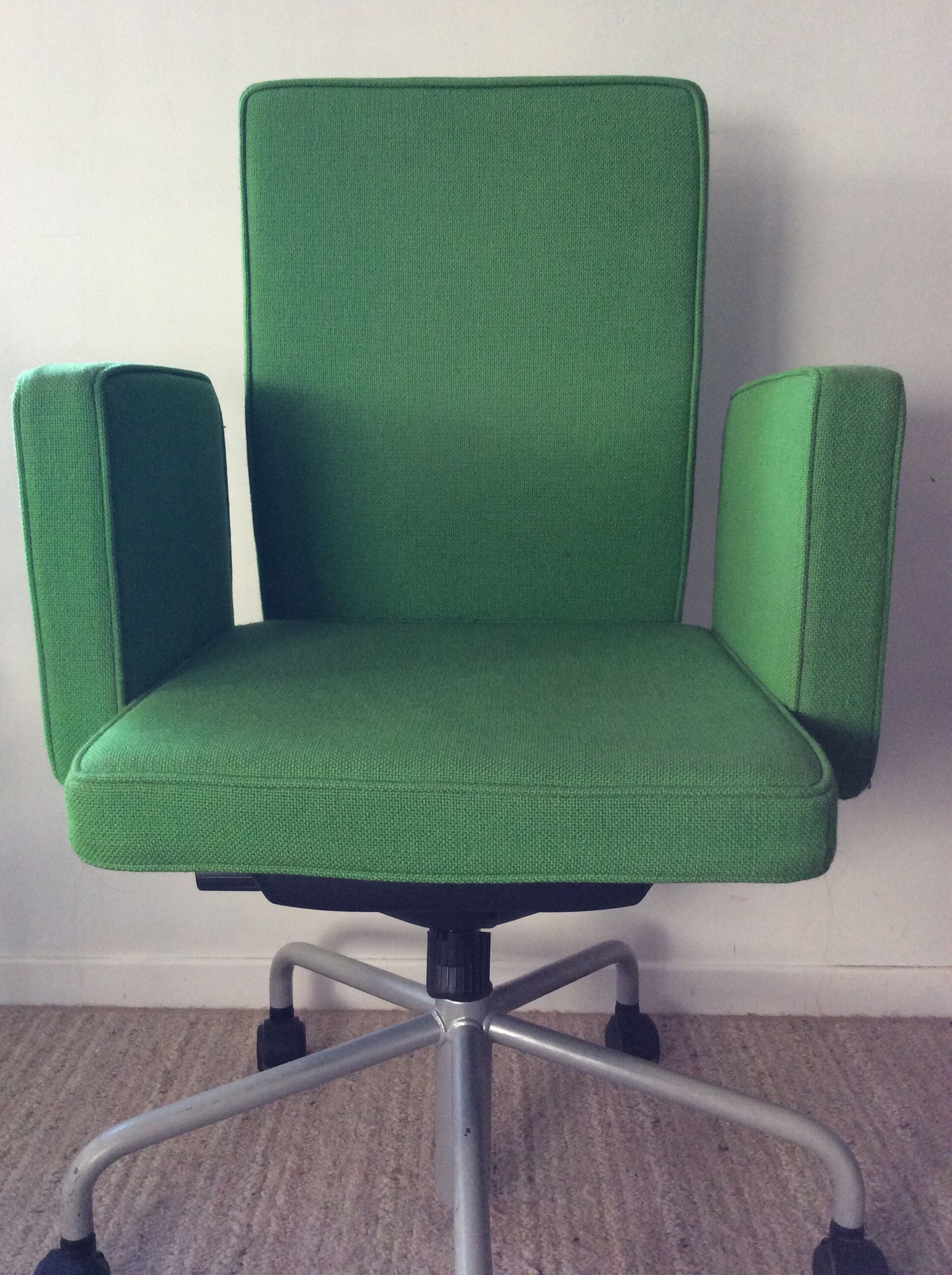 Pub&Club swivel office chair by Bulo