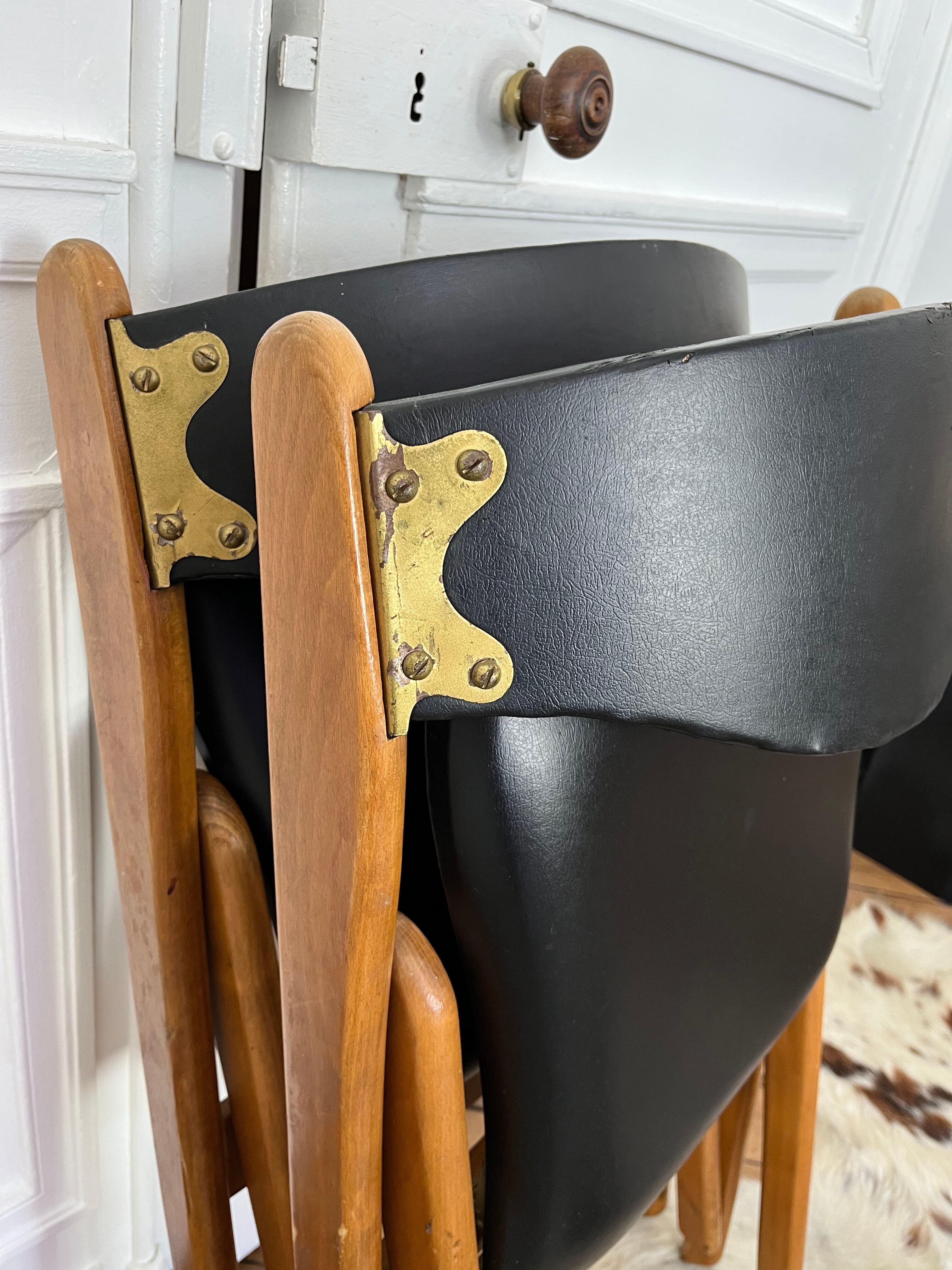2 folding chairs wood and skaï