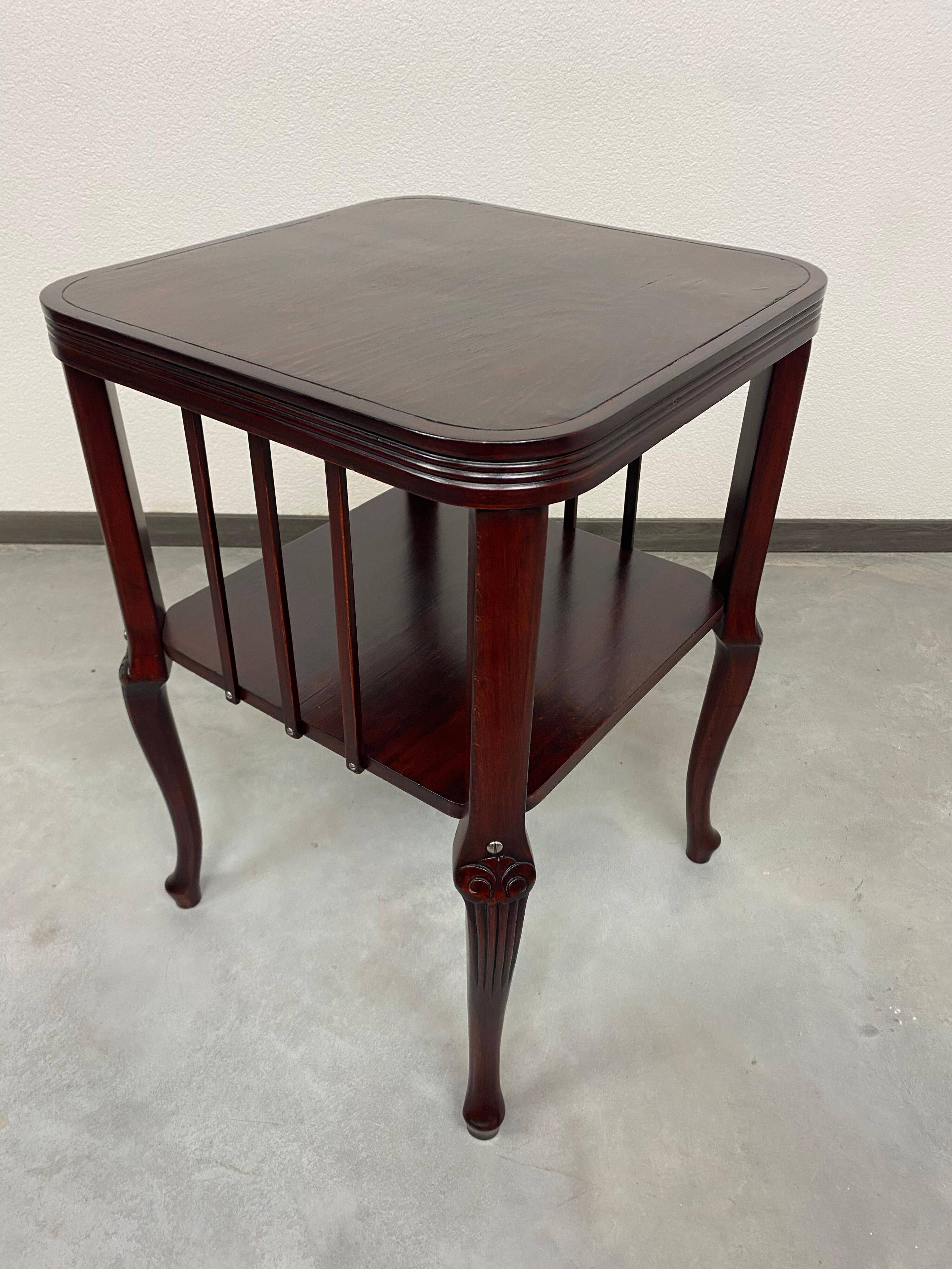 Table basse Sécession n°412 par Otto Wagner pour Thonet