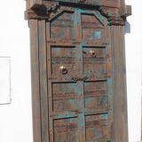 Indian door in old teak piece and patina of origin