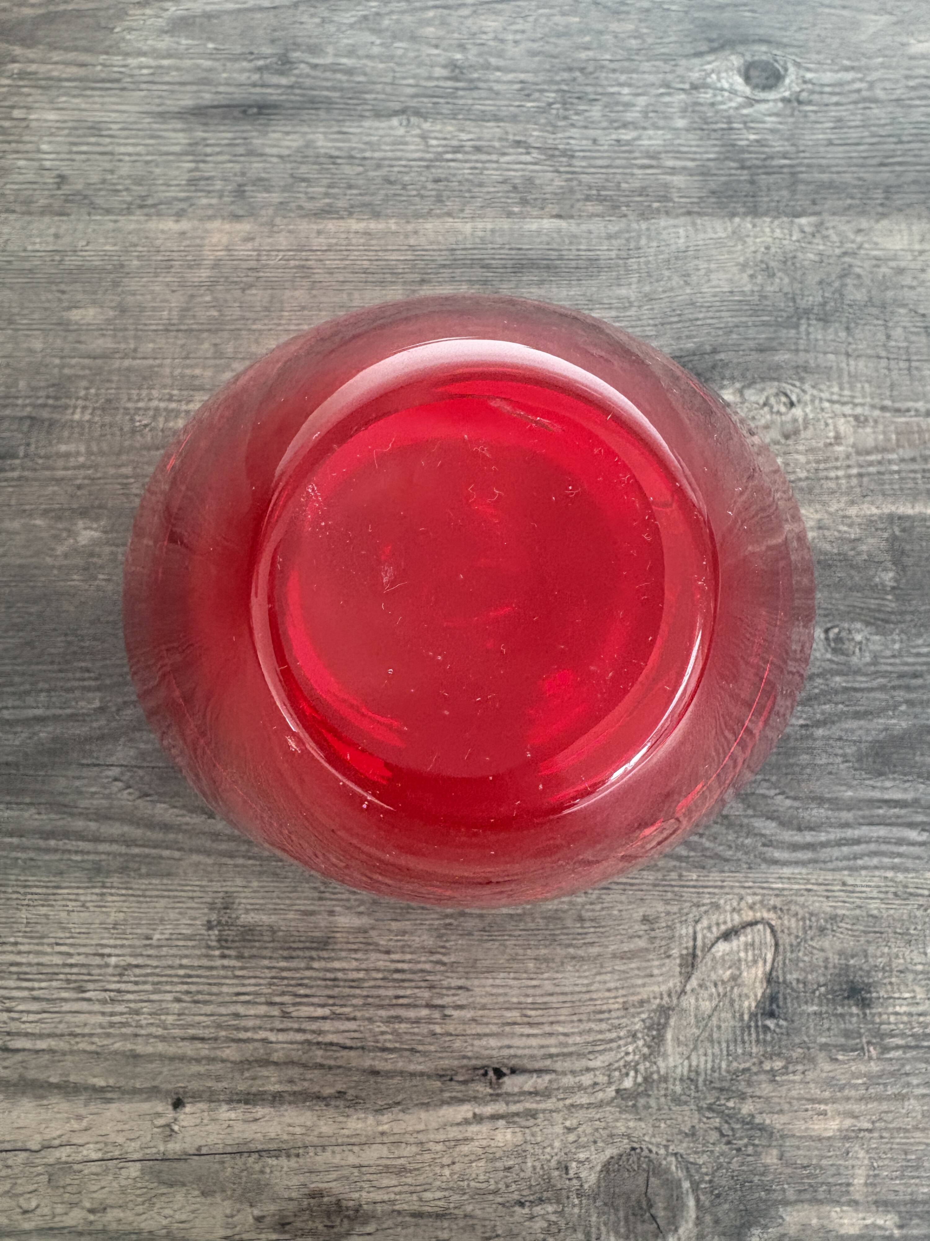 Heart-shaped Murano glass vase – Intense Ruby Red