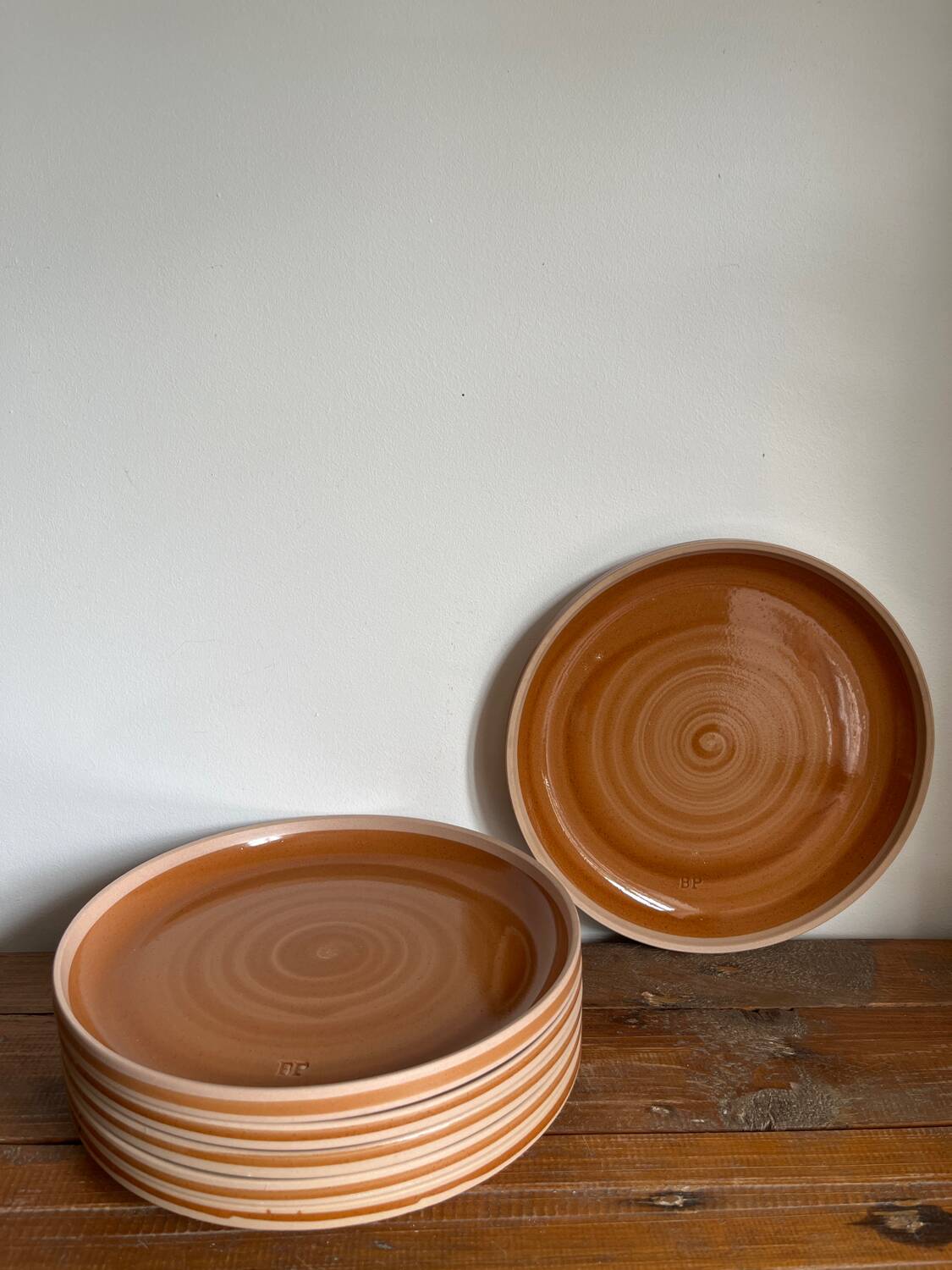 6 assiettes plates en grès