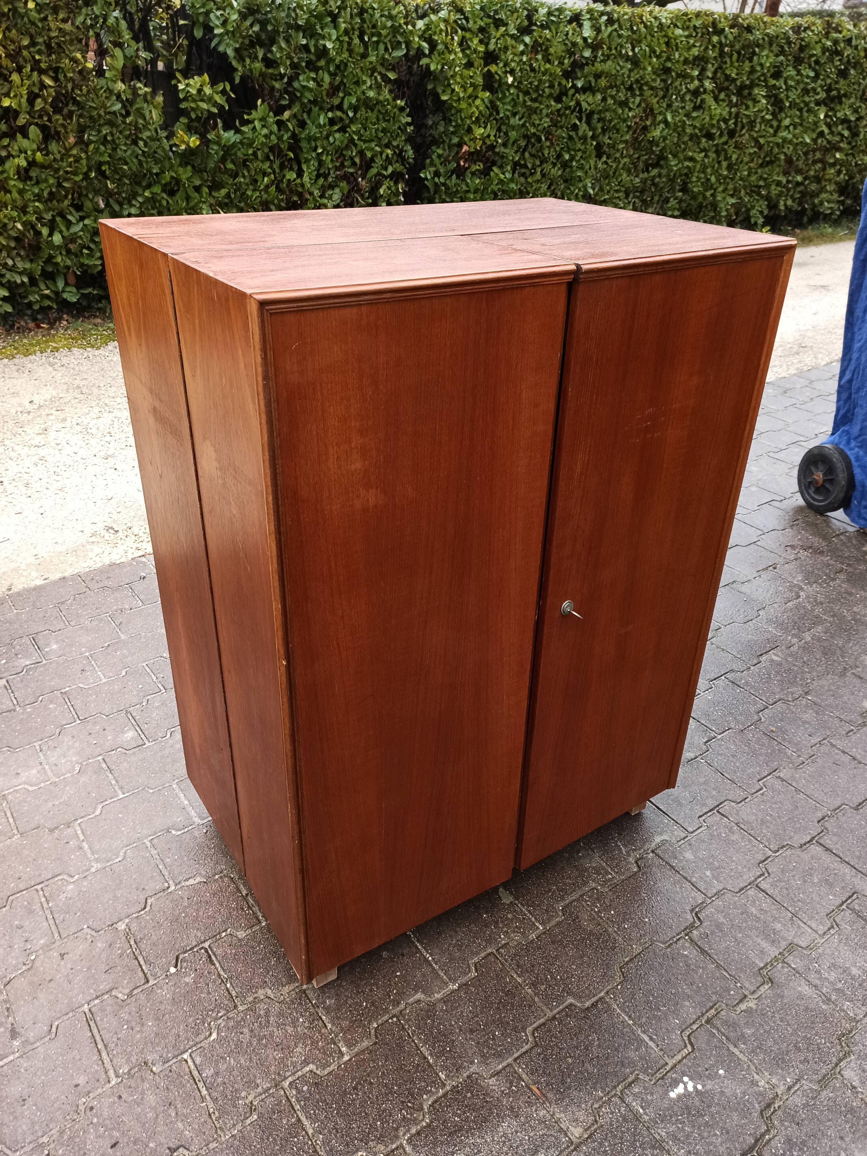 Folding desk says "Magic box" by designers Mummenthaler - Meier, Switzerland