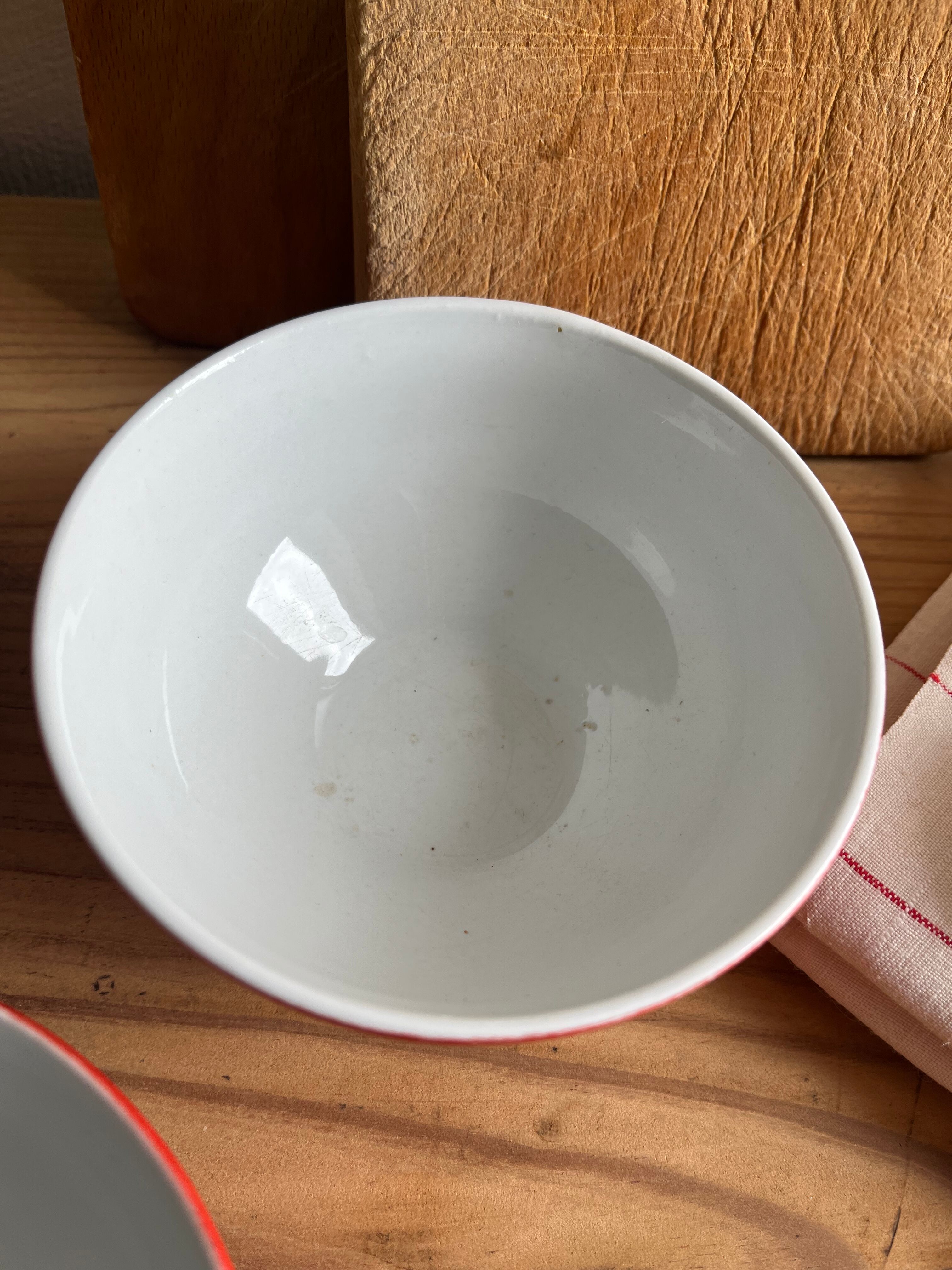 3 porcelain bowls Longchamp red pea white