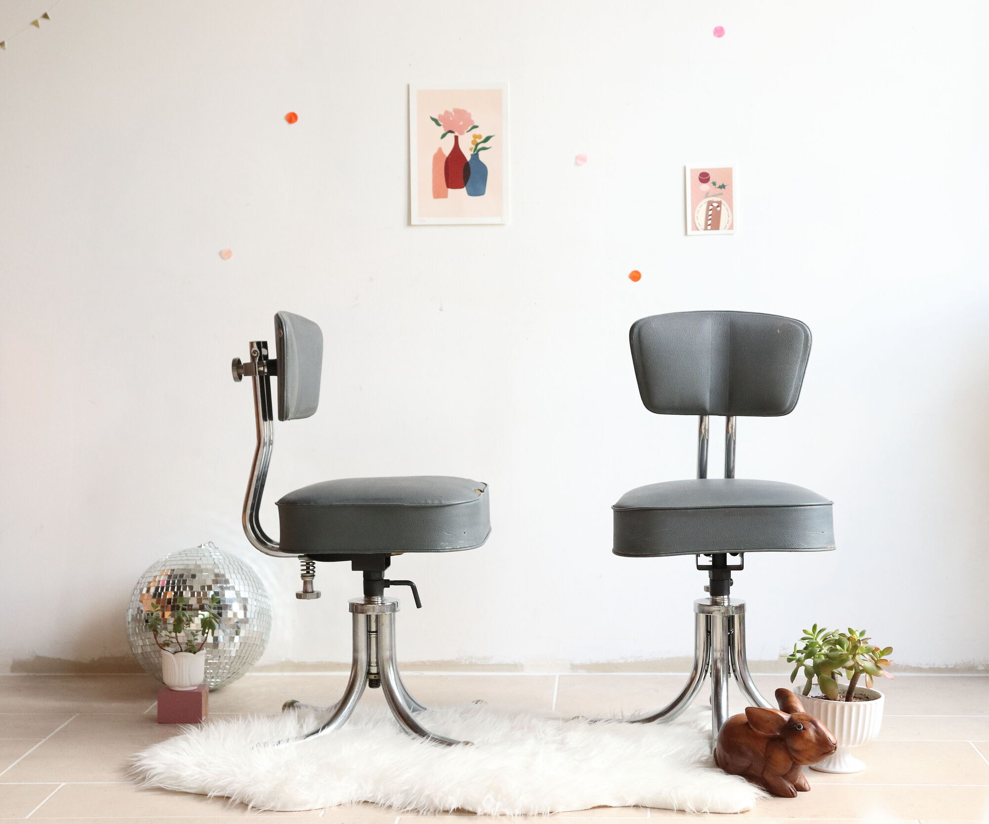 Pair of workshop chairs from the 50s in chrome steel and imitation leather