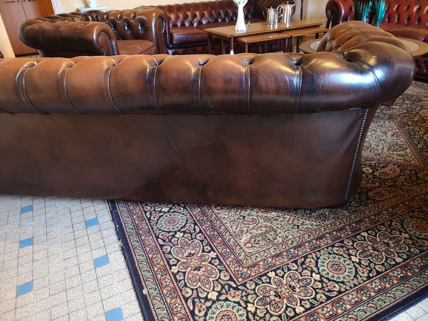 Brown leather chesterfield sofa 3 places